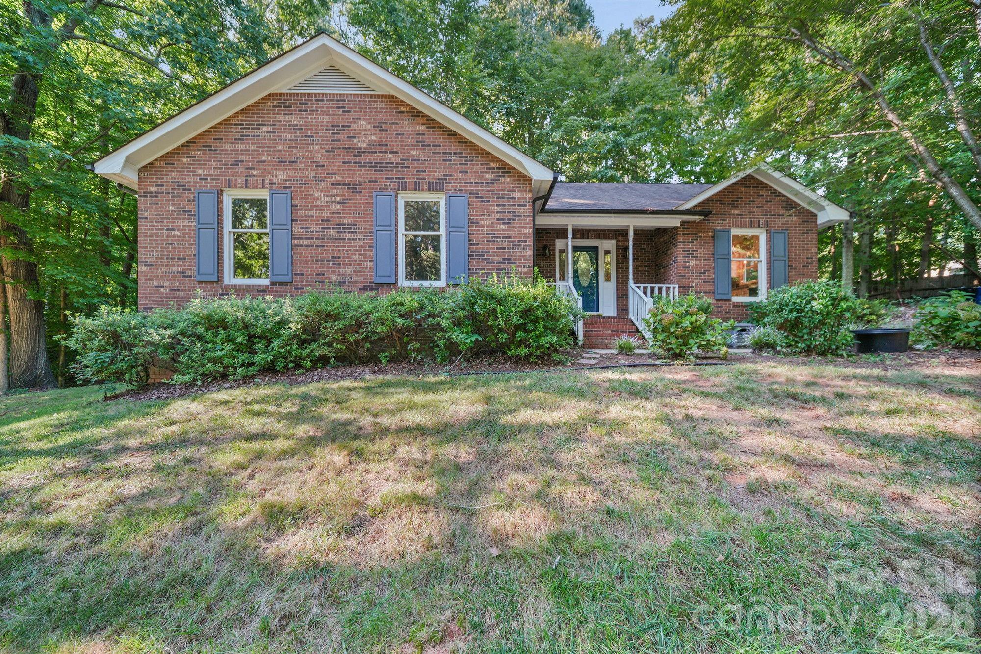 821 Deer Path Place — Mooresville