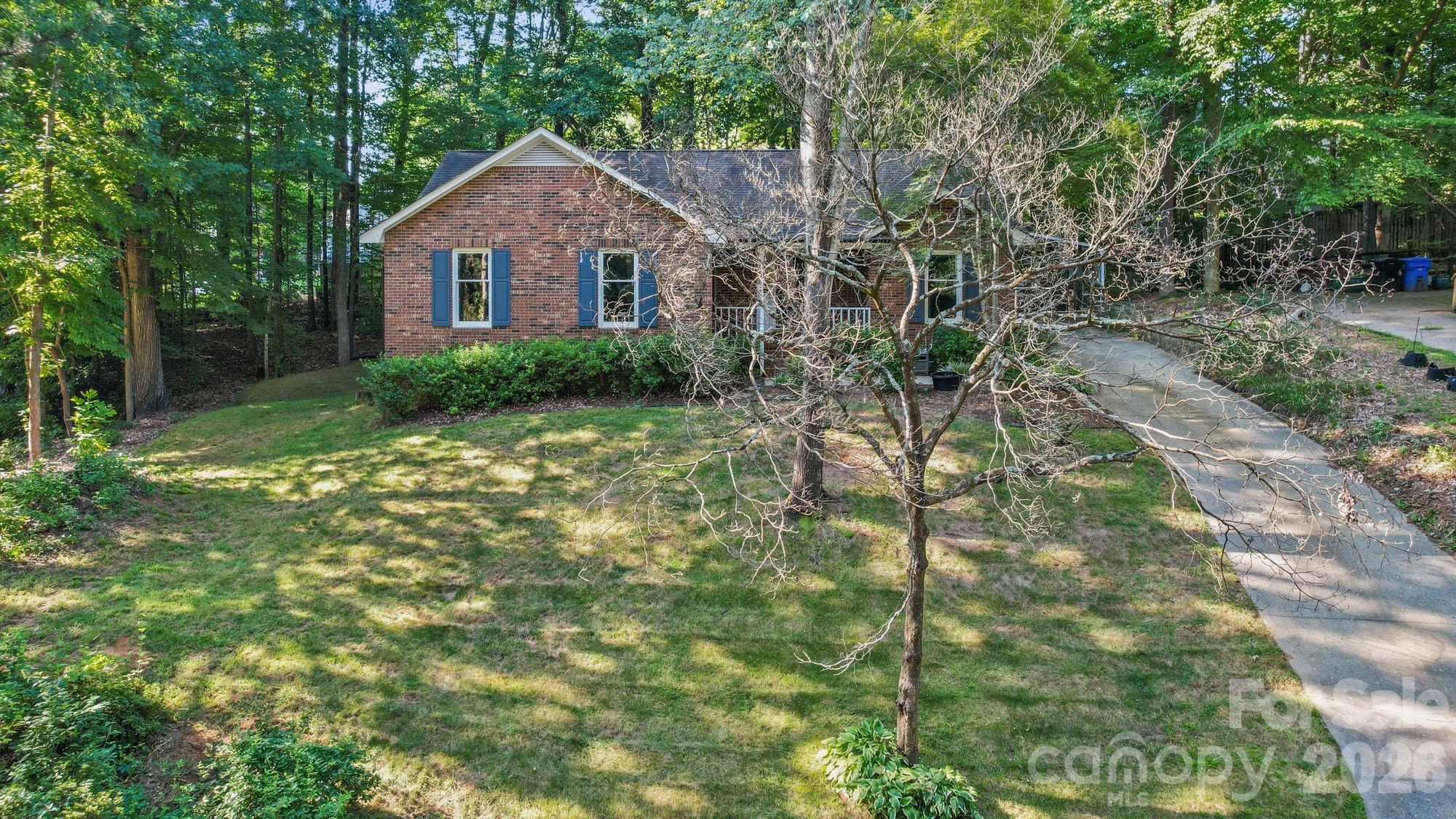 821 Deer Path Place — Mooresville