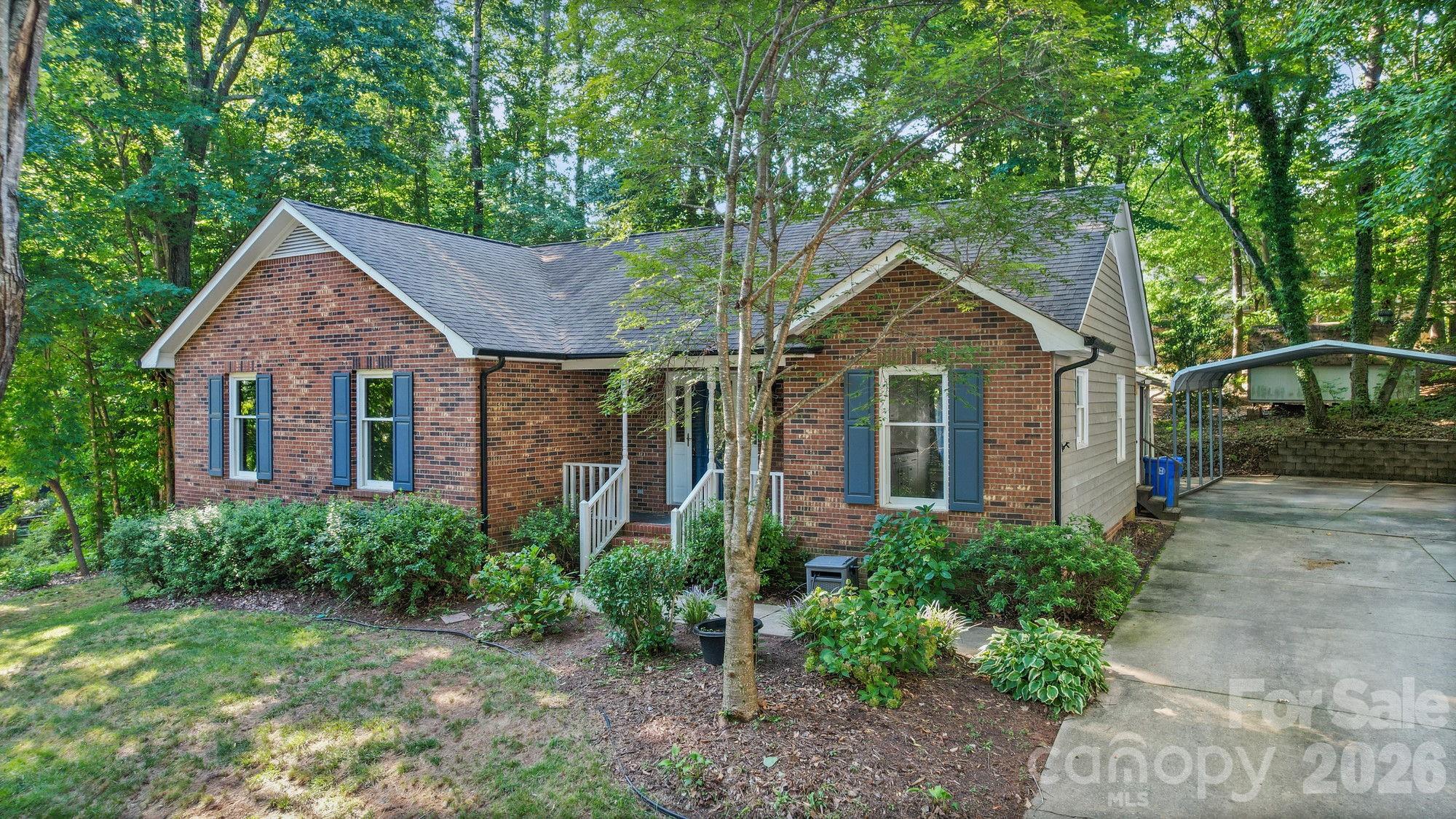 821 Deer Path Place — Mooresville