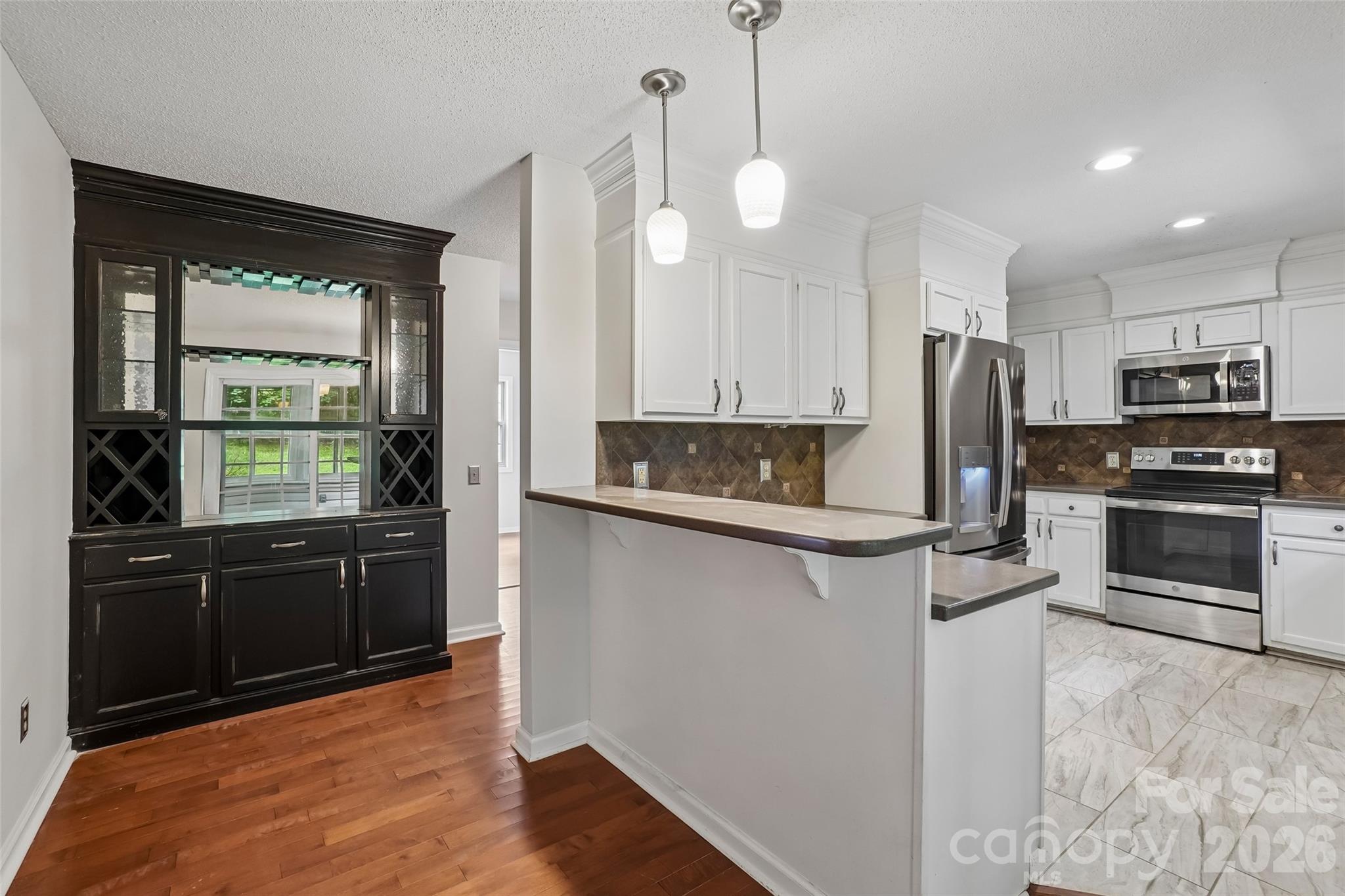 506 Fox Hollow Lane — Mills River