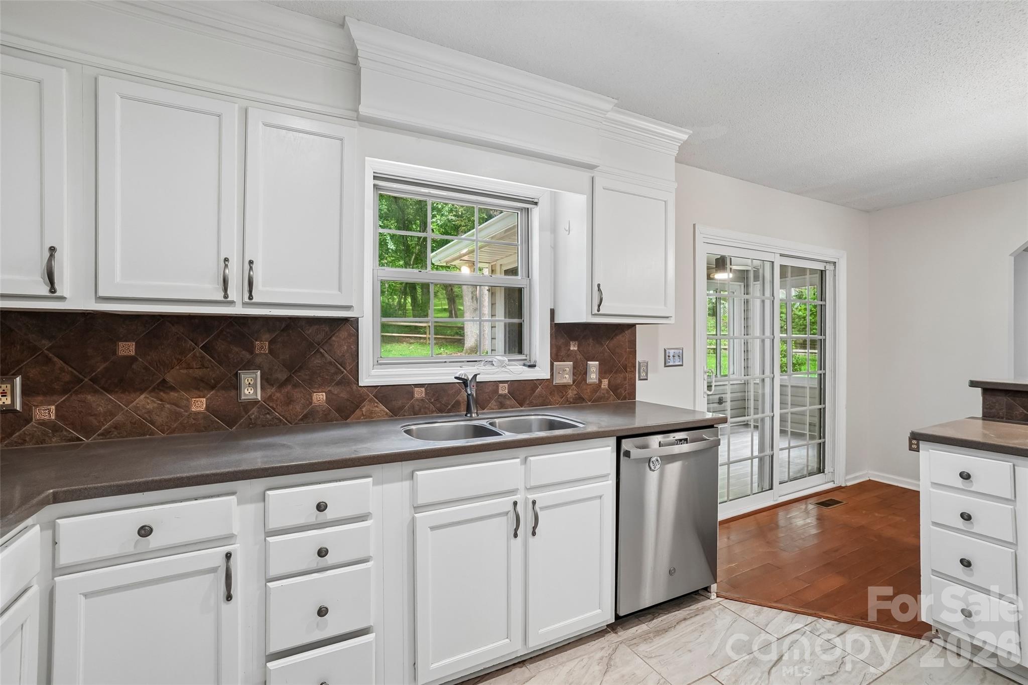 506 Fox Hollow Lane — Mills River