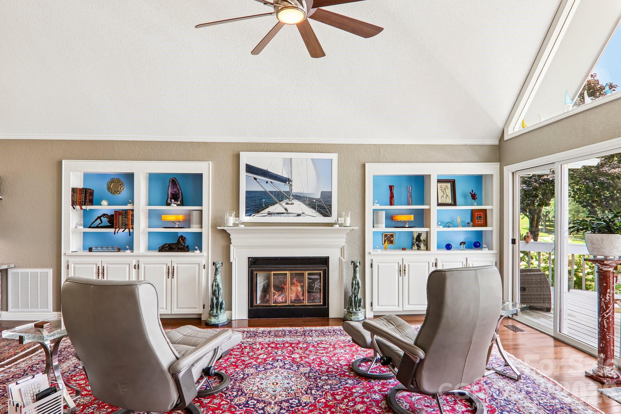 146 Overlook Drive — Flat Rock