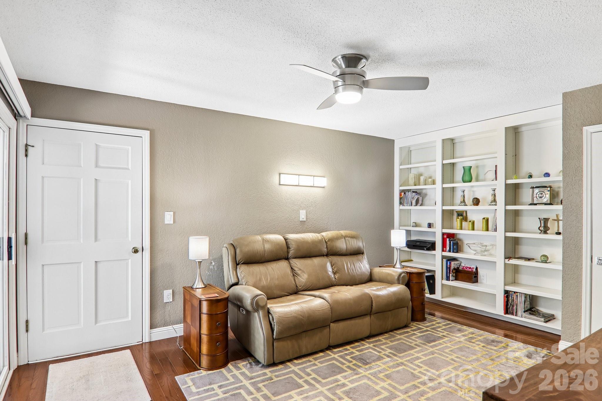 146 Overlook Drive — Flat Rock