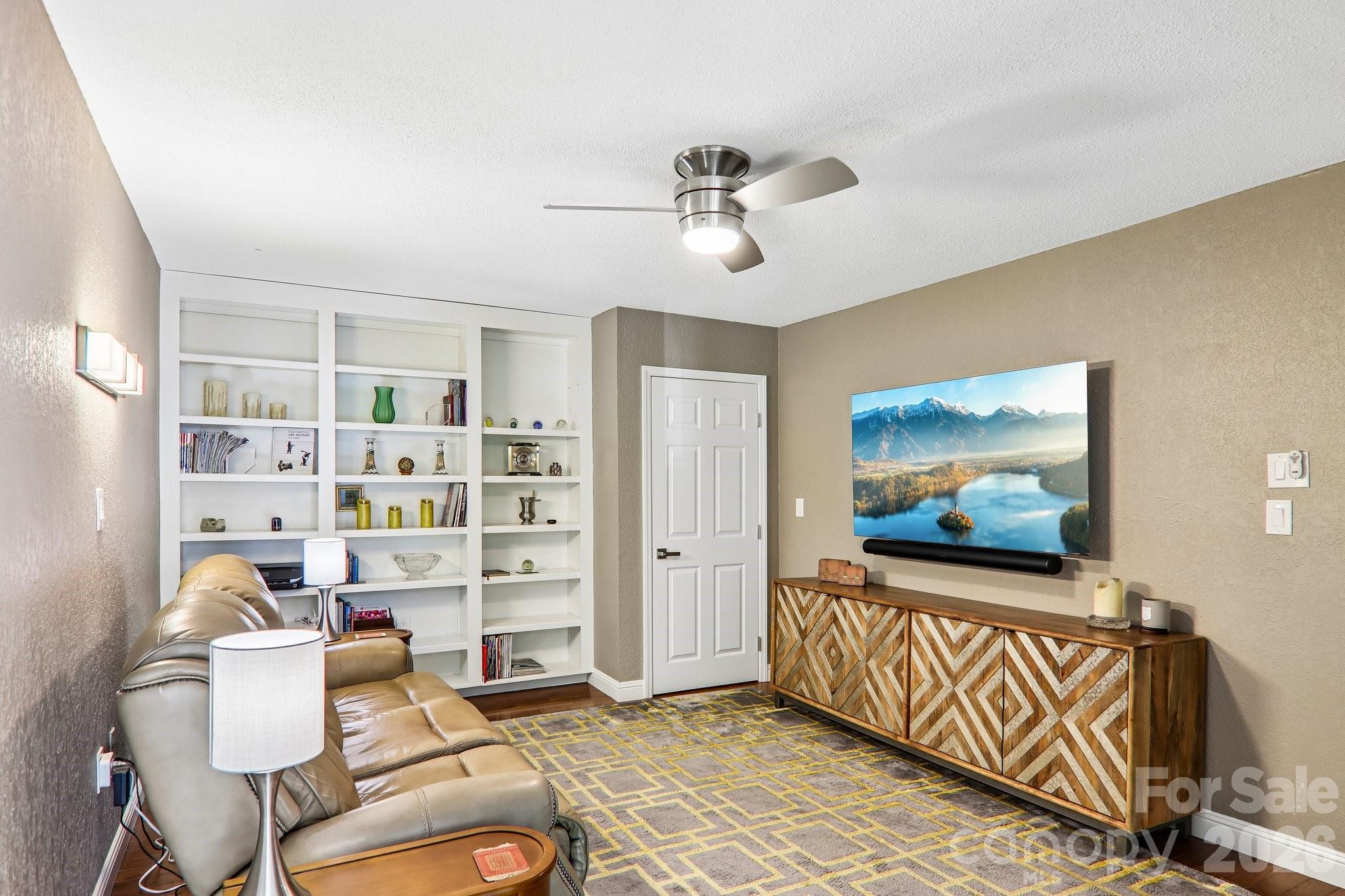146 Overlook Drive — Flat Rock