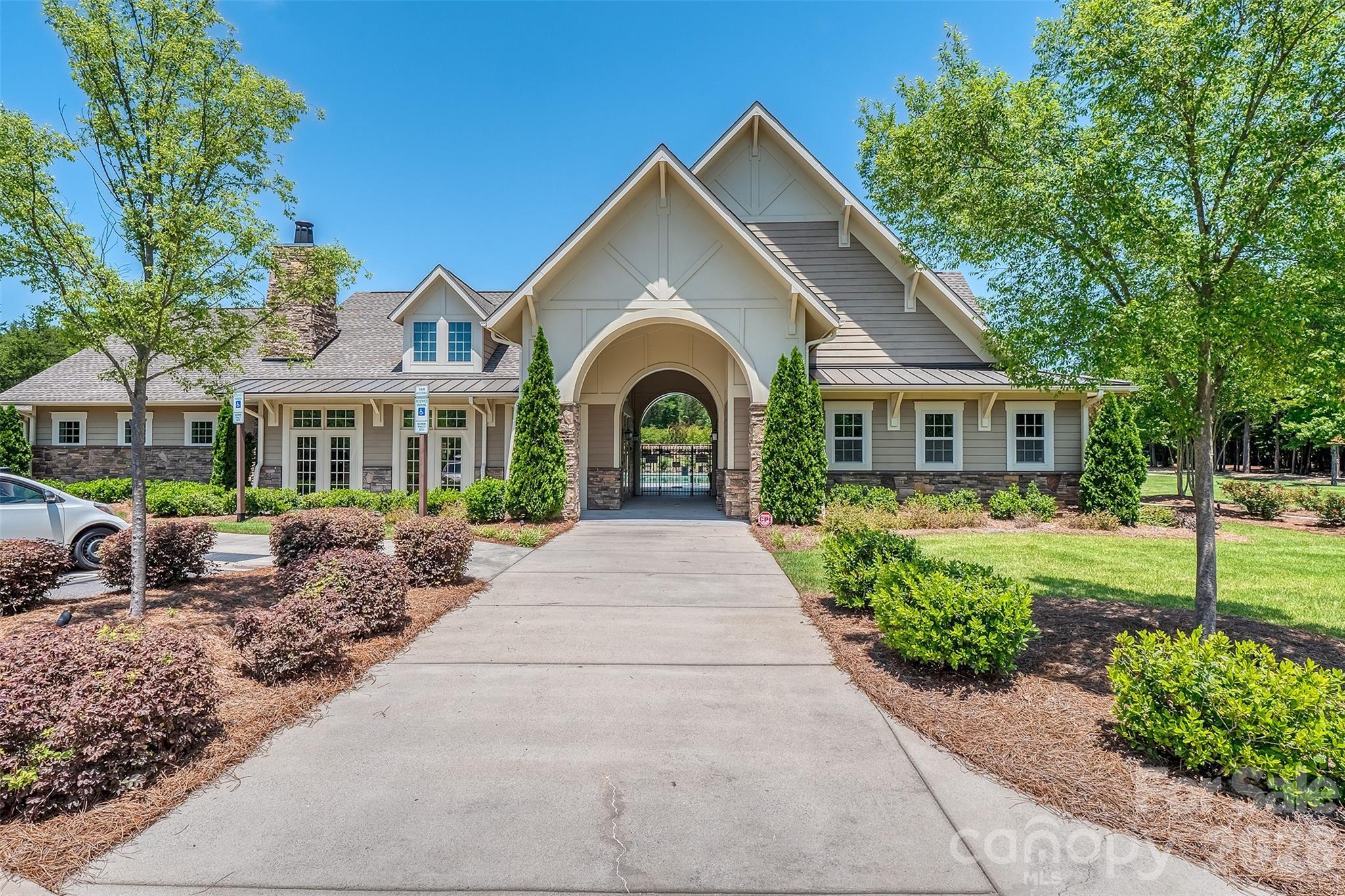10433 Honeyfur Court — Charlotte