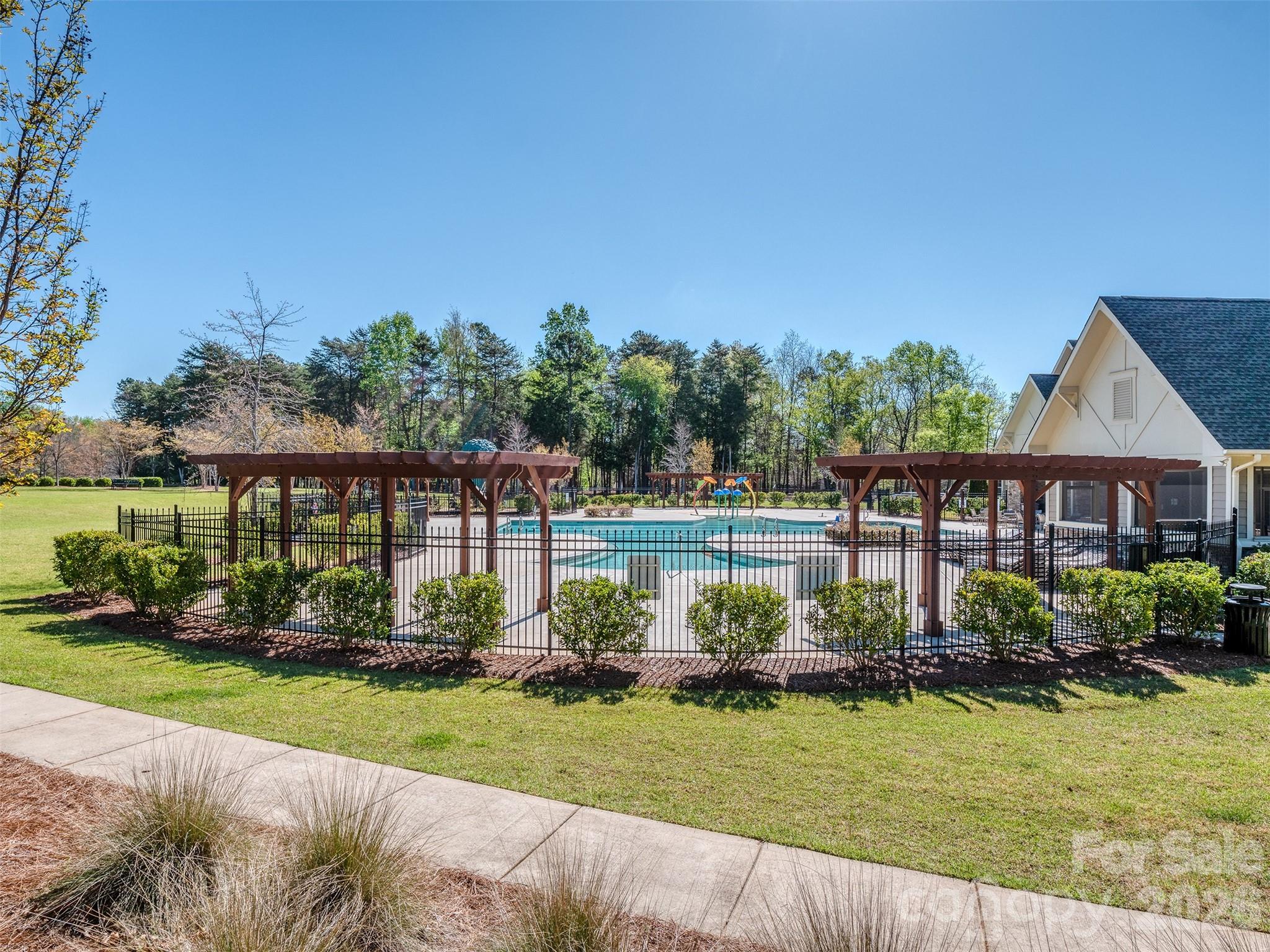 10433 Honeyfur Court — Charlotte