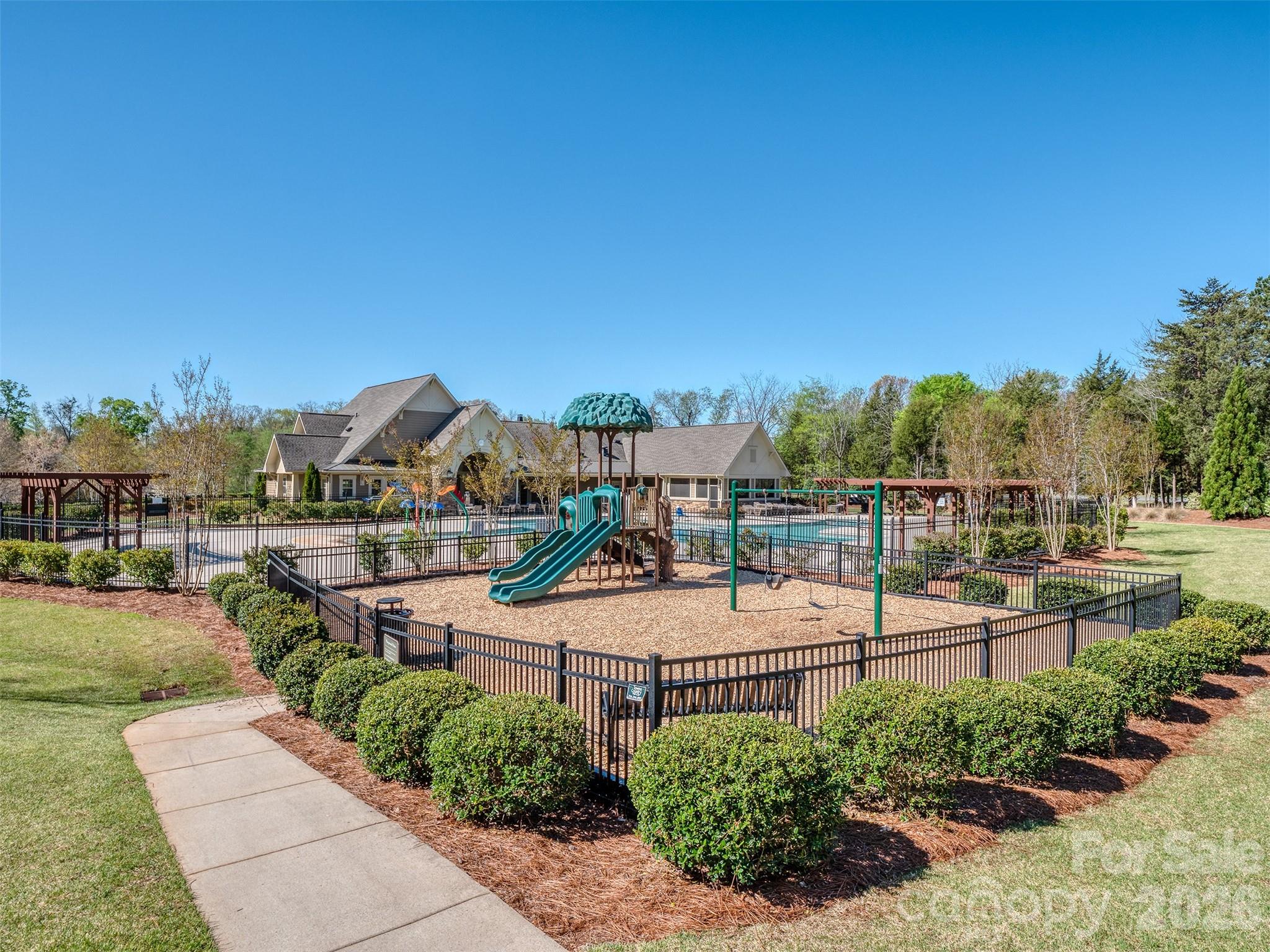 10433 Honeyfur Court — Charlotte