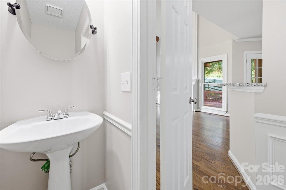 9011 Coleshire Court — Charlotte