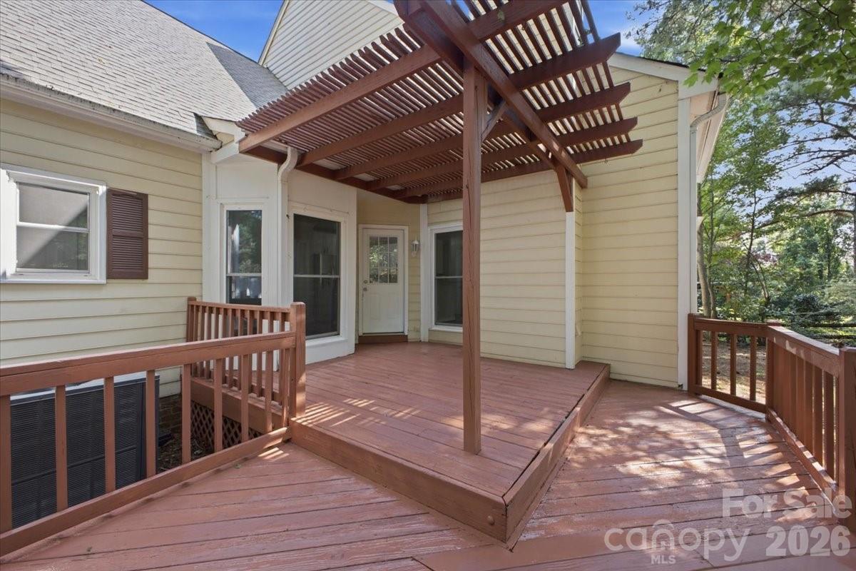 9011 Coleshire Court — Charlotte
