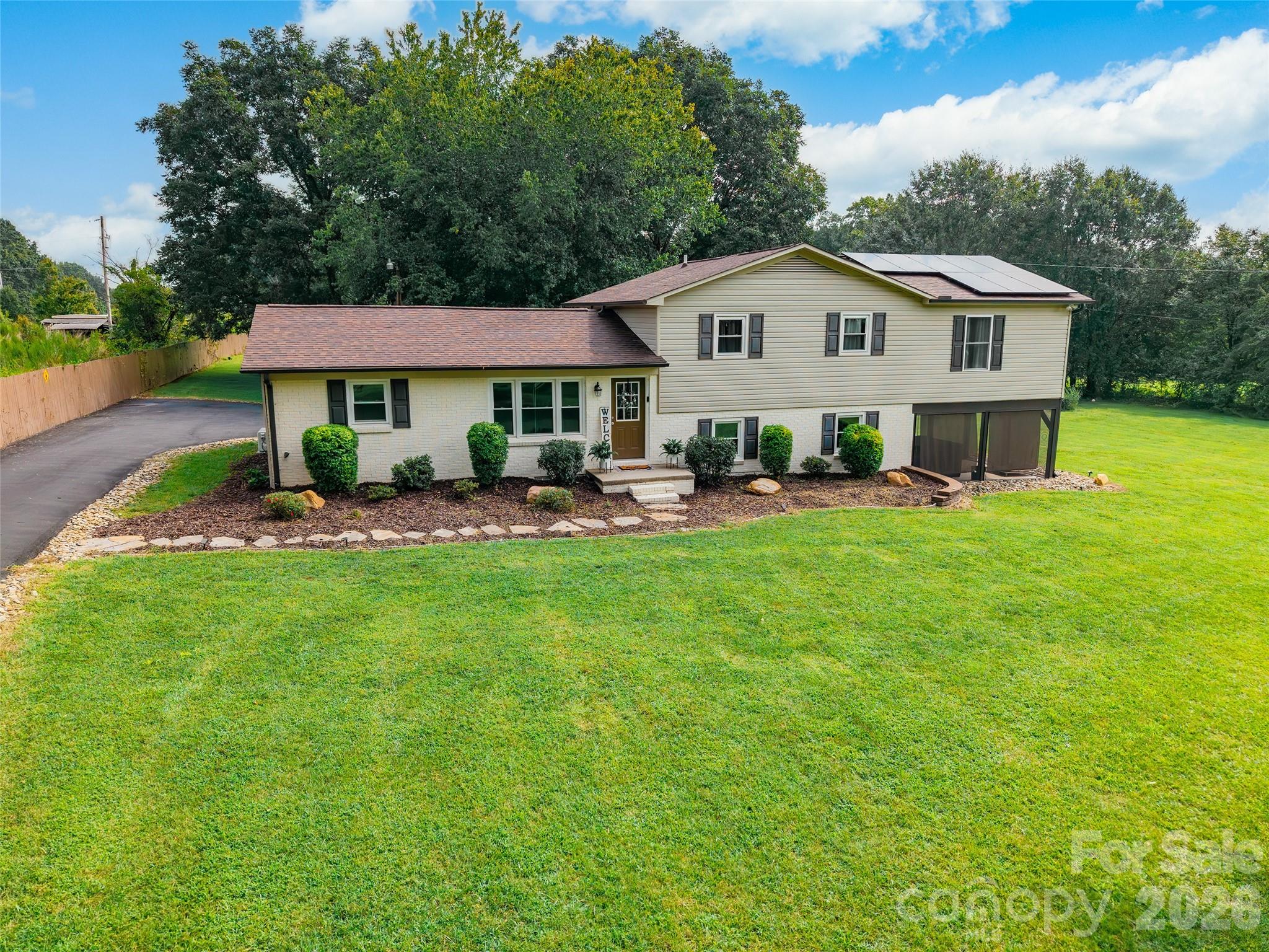 6060 Lineberger Road — Sherrills Ford