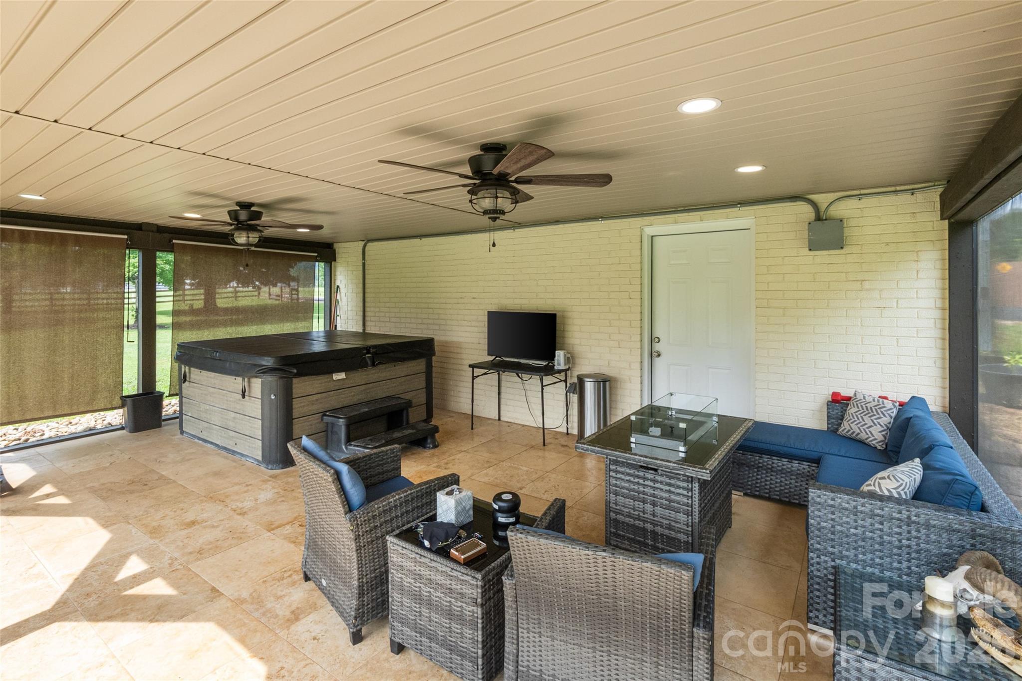6060 Lineberger Road — Sherrills Ford