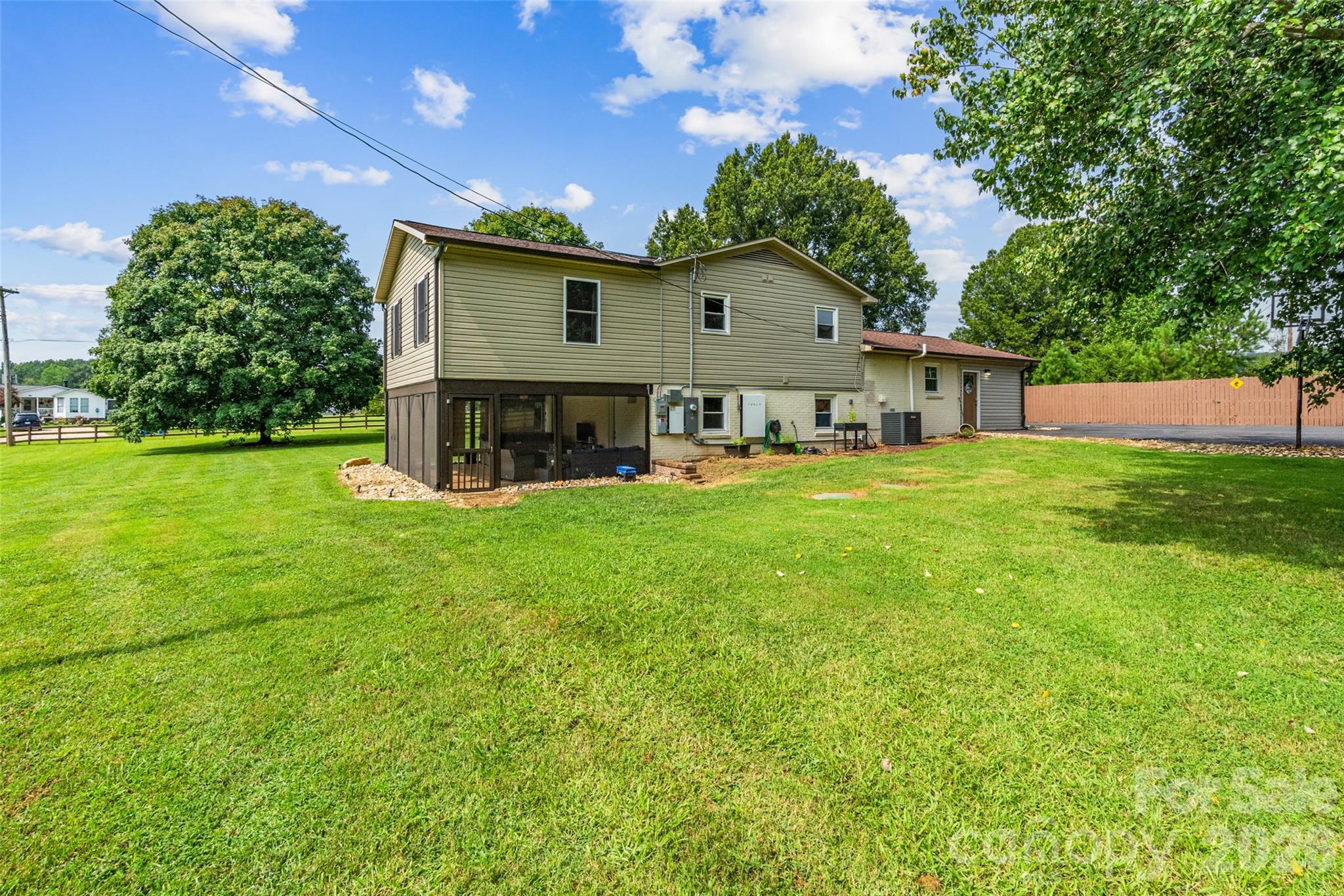 6060 Lineberger Road — Sherrills Ford
