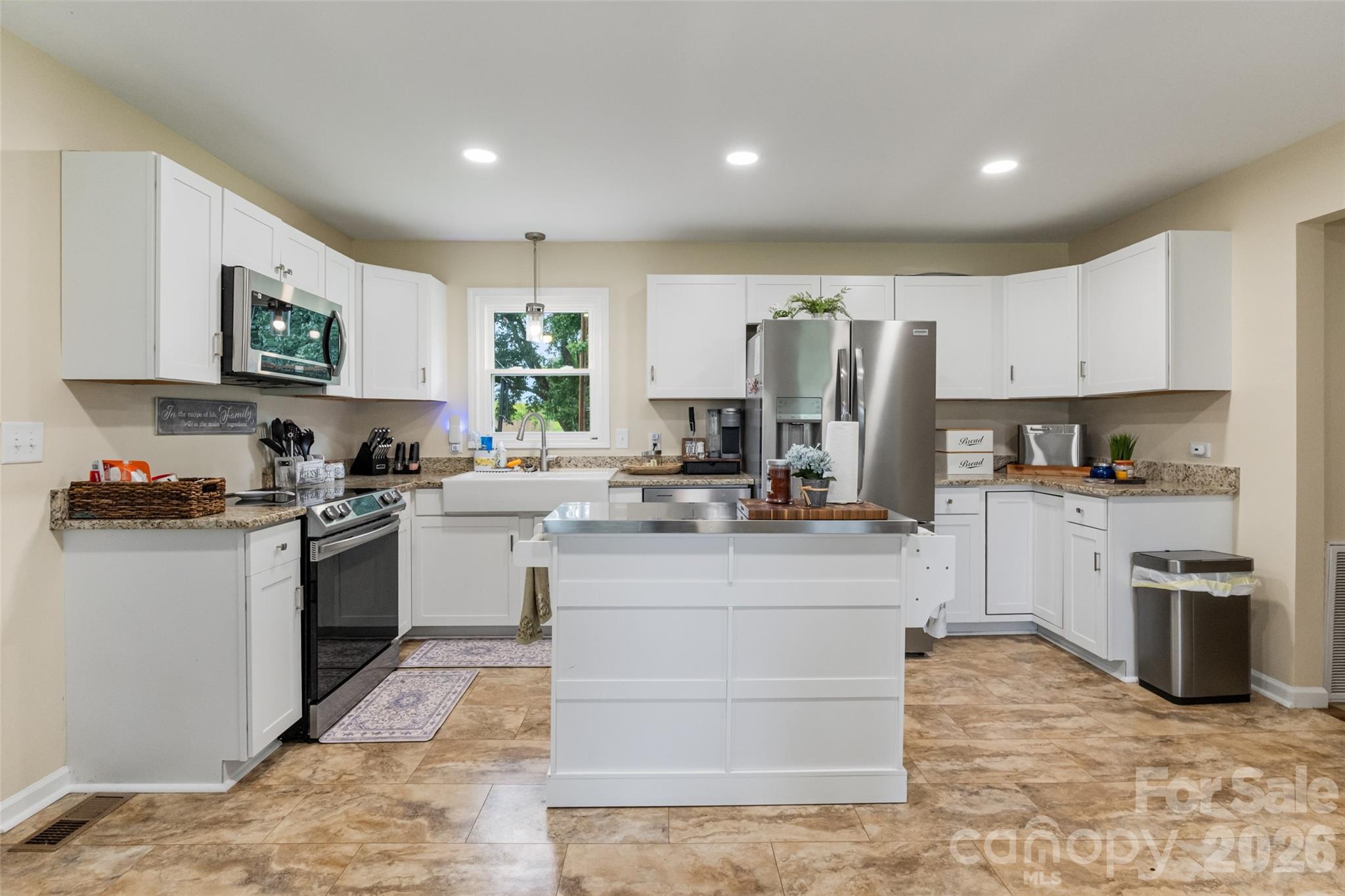 6060 Lineberger Road — Sherrills Ford