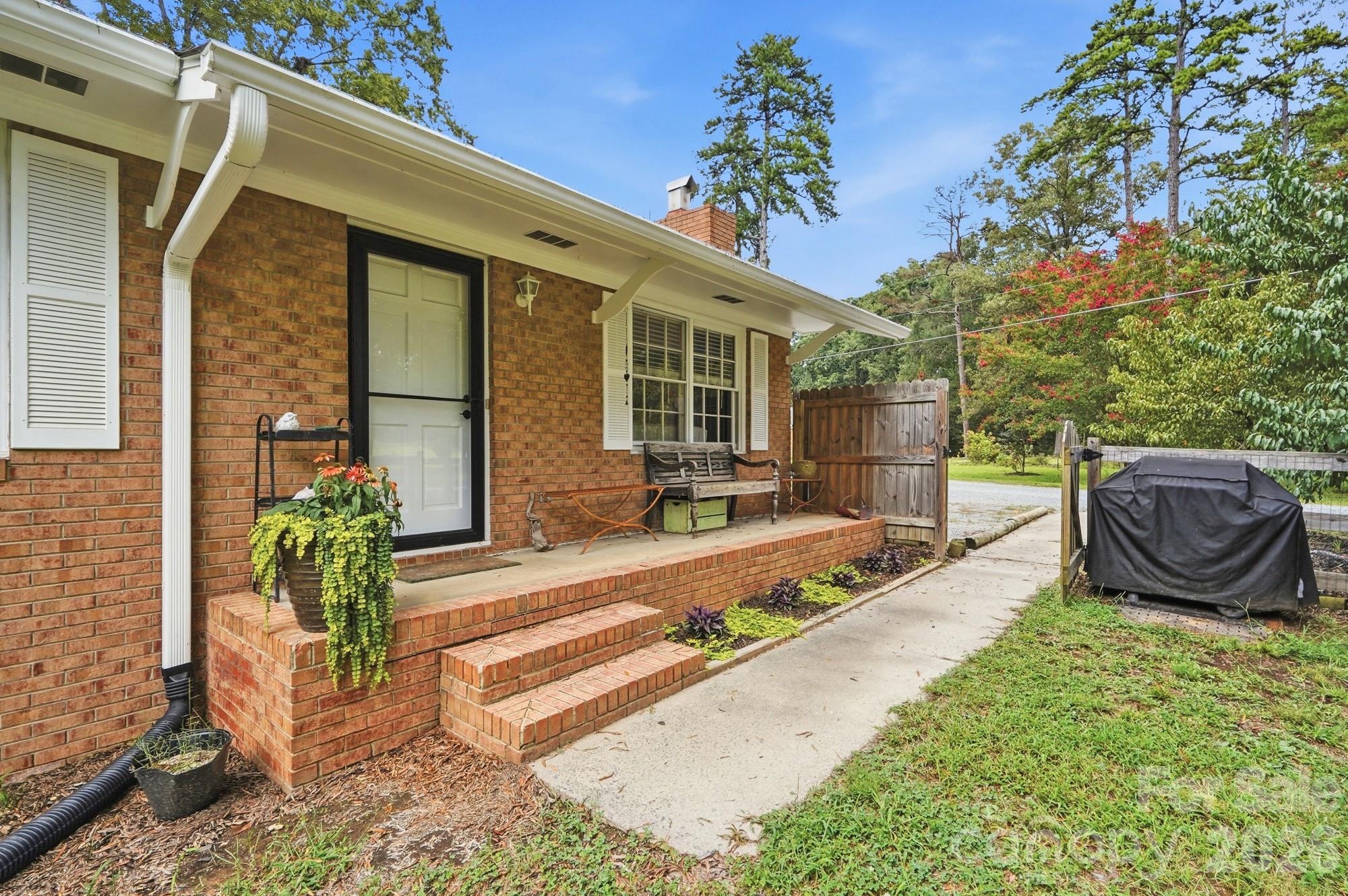 205 Airport Road — Wesley Chapel