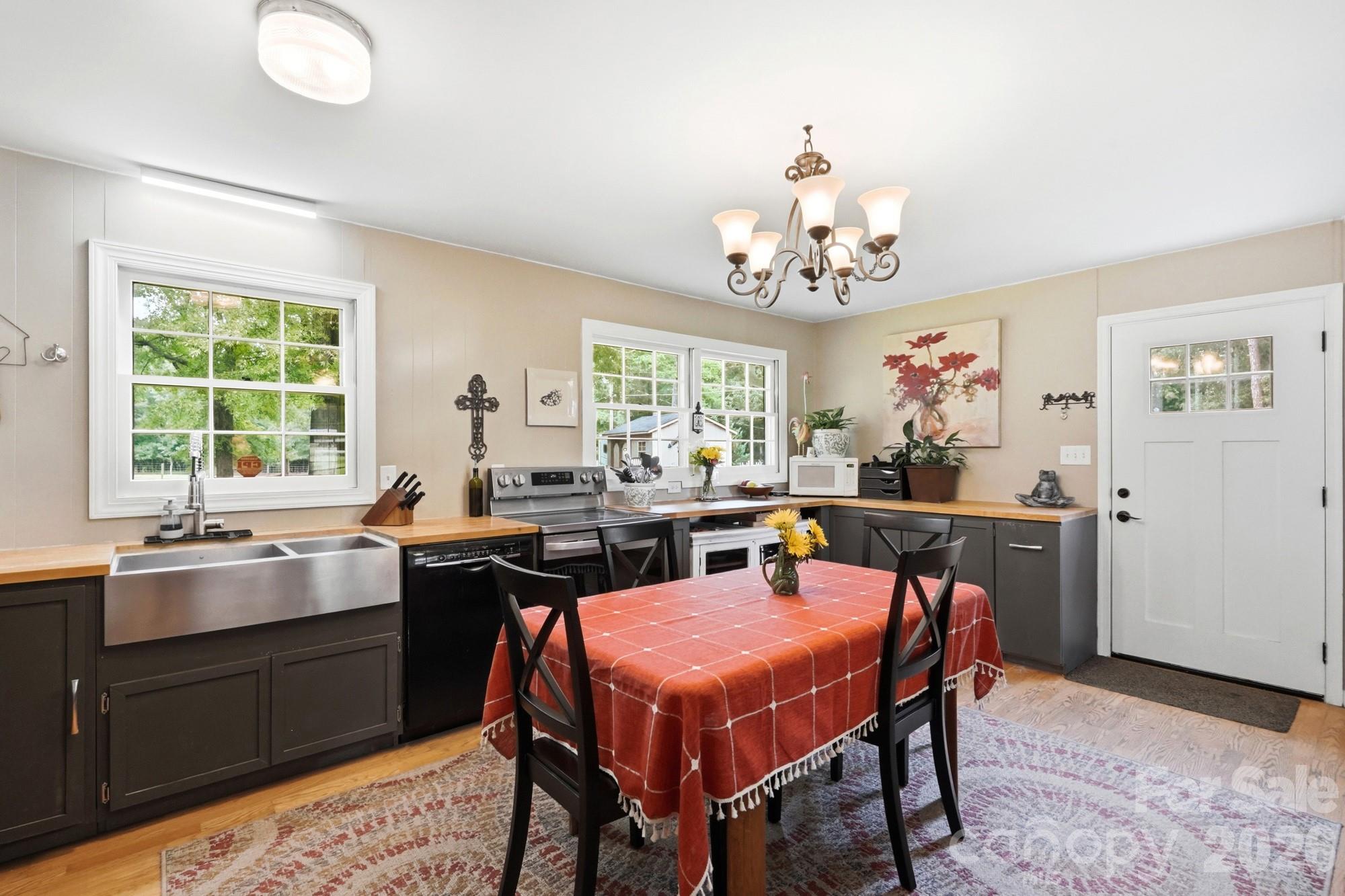 205 Airport Road — Wesley Chapel