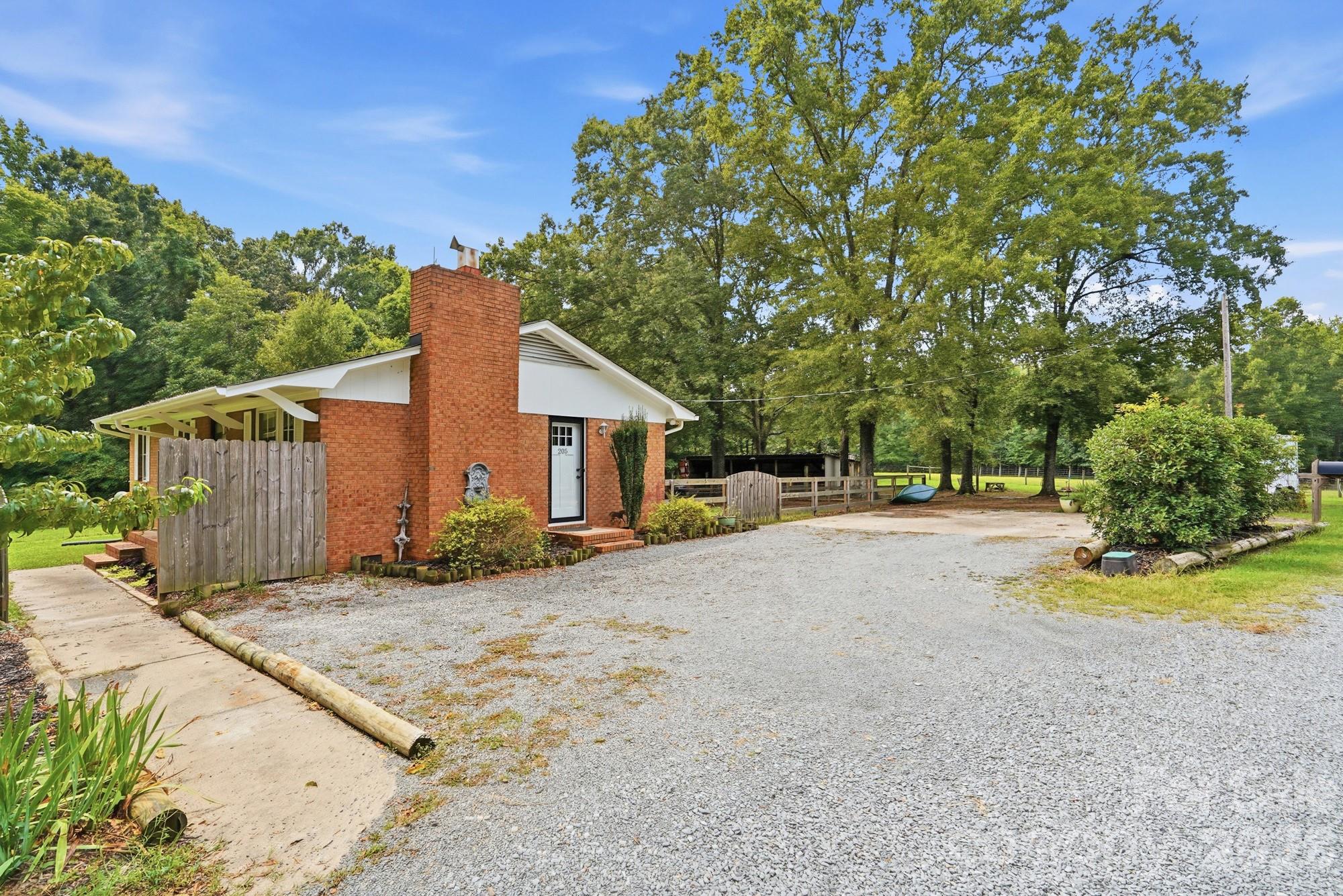 205 Airport Road — Wesley Chapel
