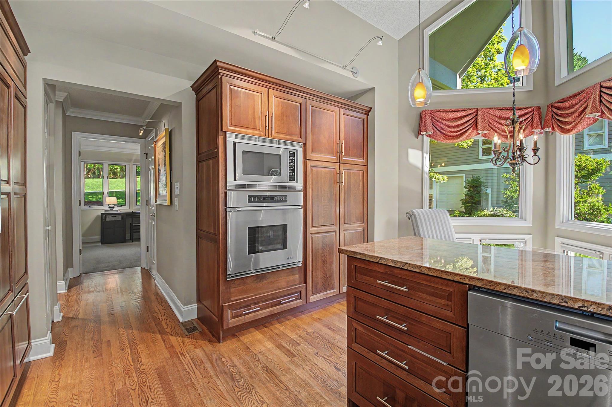 104 Overlook Drive — Flat Rock
