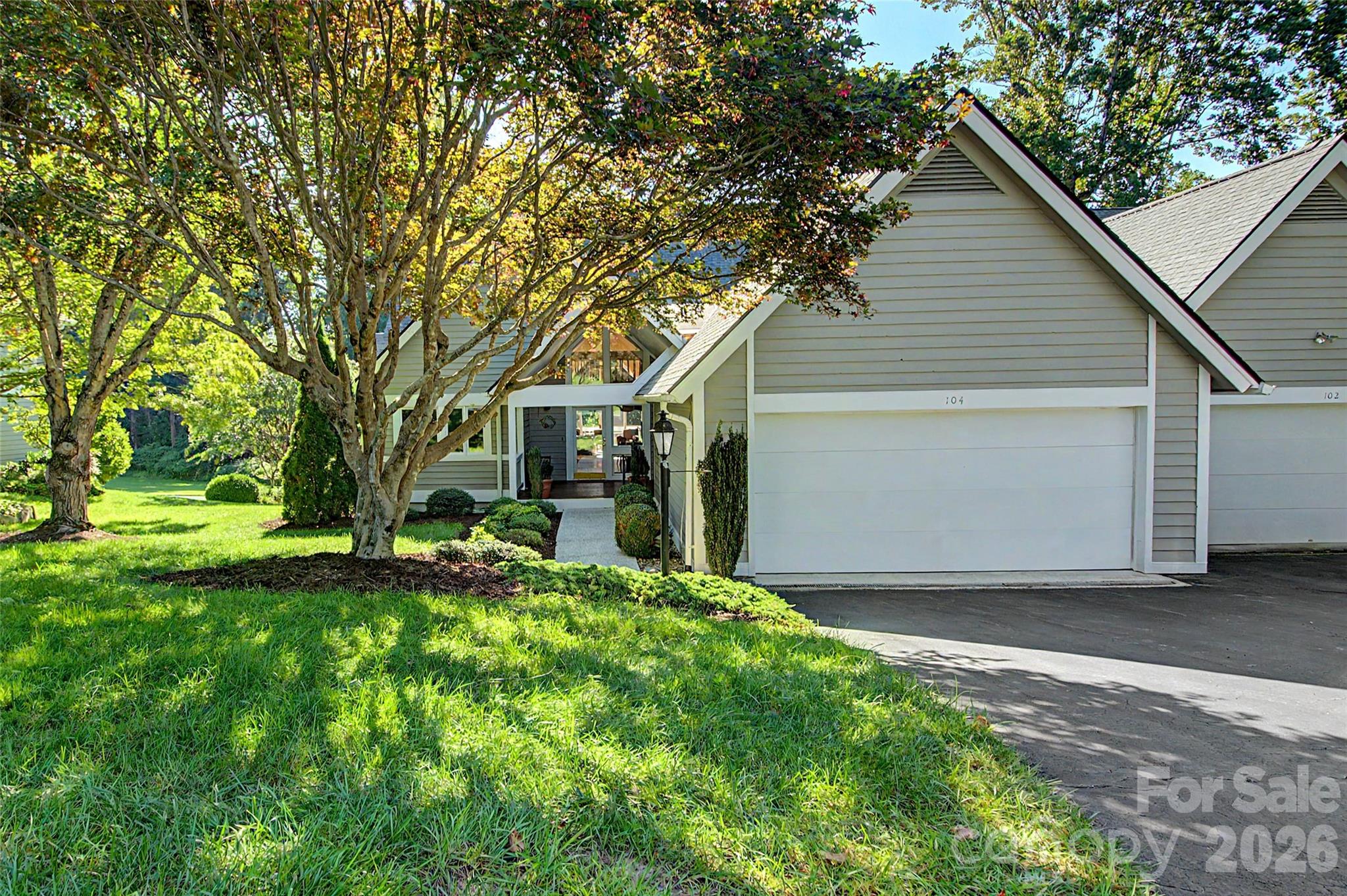 104 Overlook Drive — Flat Rock