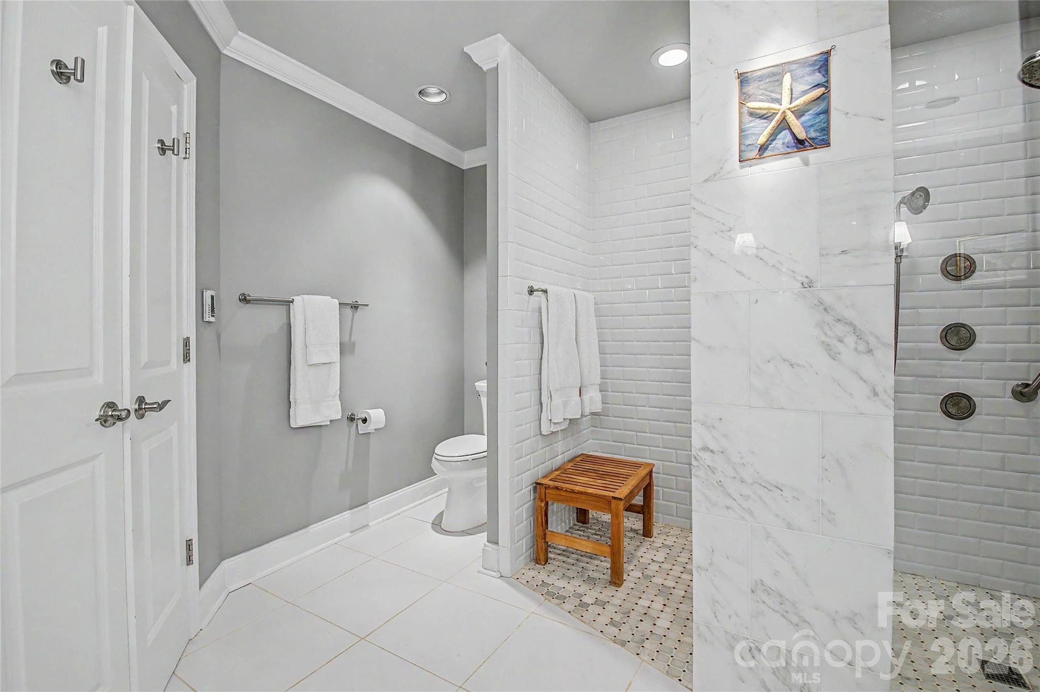 104 Overlook Drive — Flat Rock