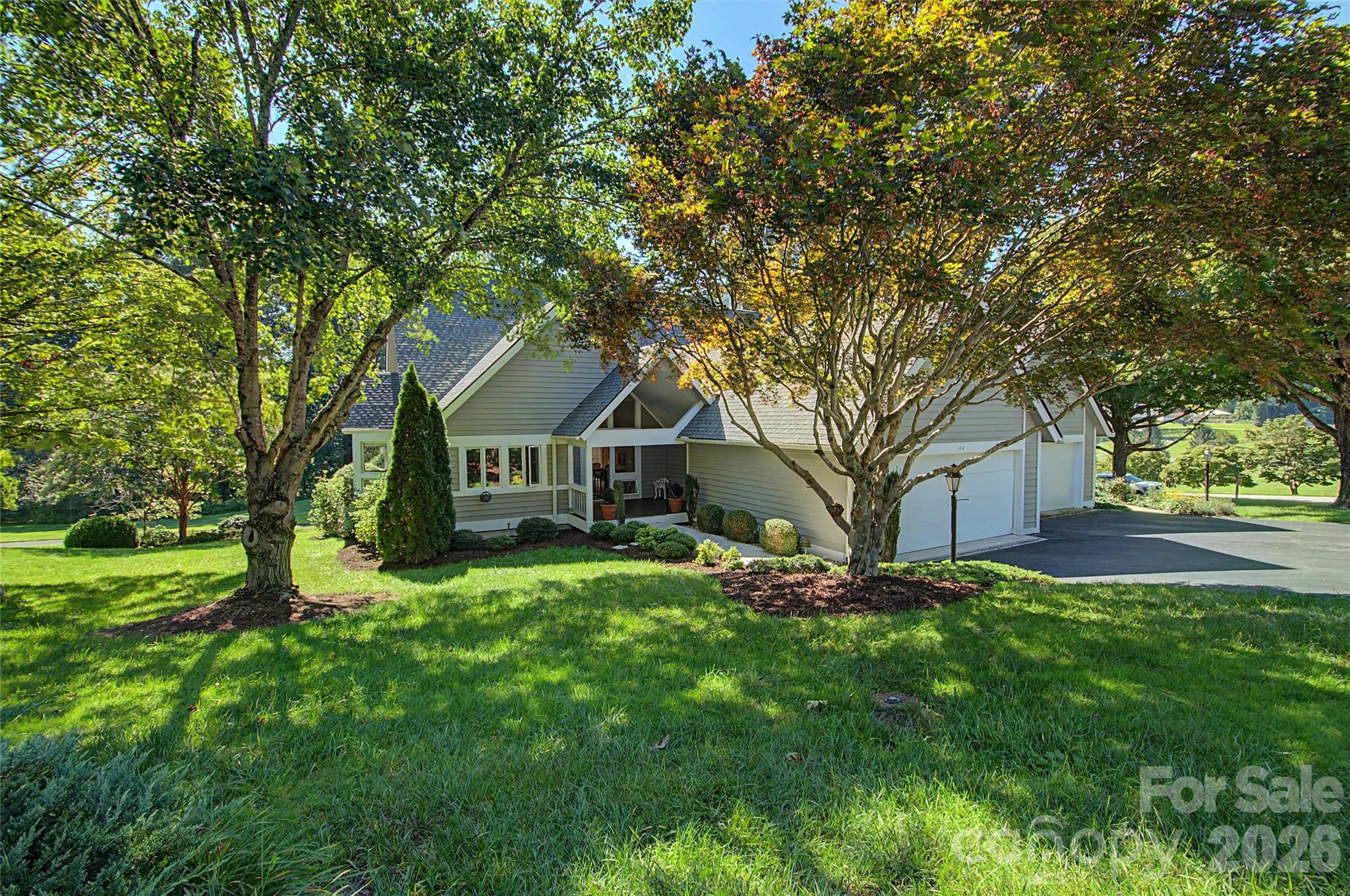 104 Overlook Drive — Flat Rock