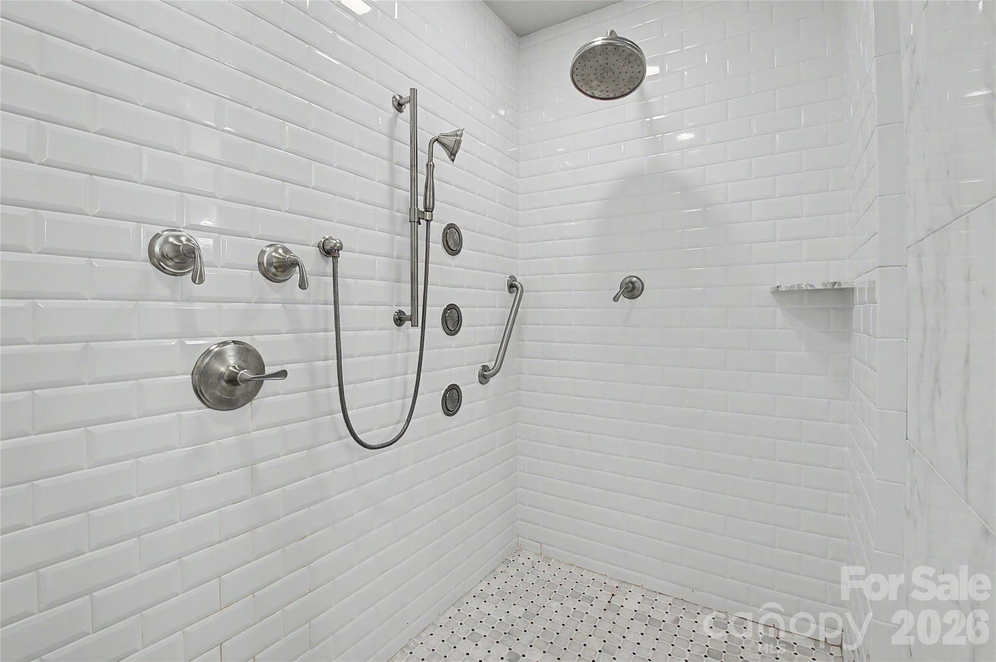 104 Overlook Drive — Flat Rock