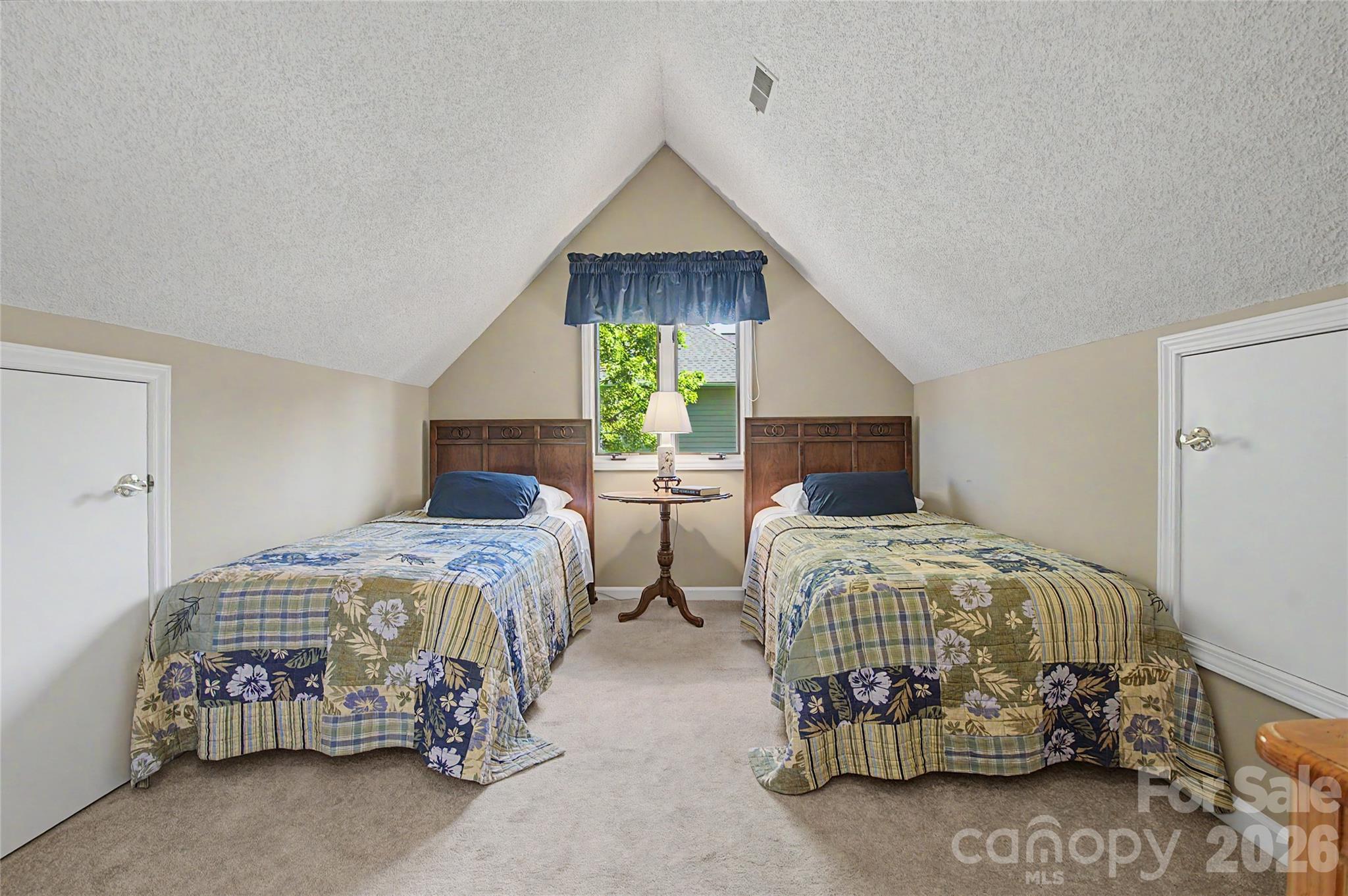 104 Overlook Drive — Flat Rock