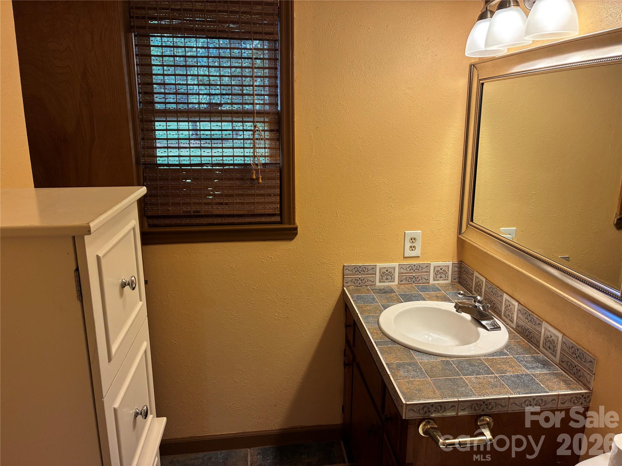 1008 Hopedale Drive — Lenoir
