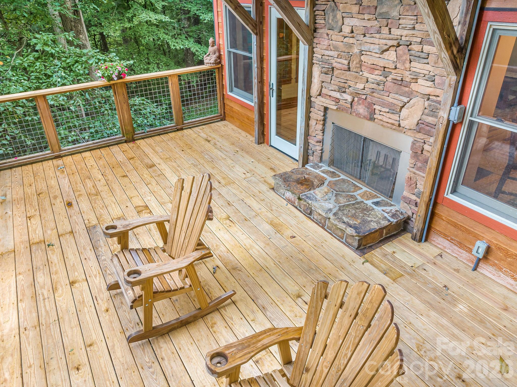 553 River Bend Drive — Mars Hill