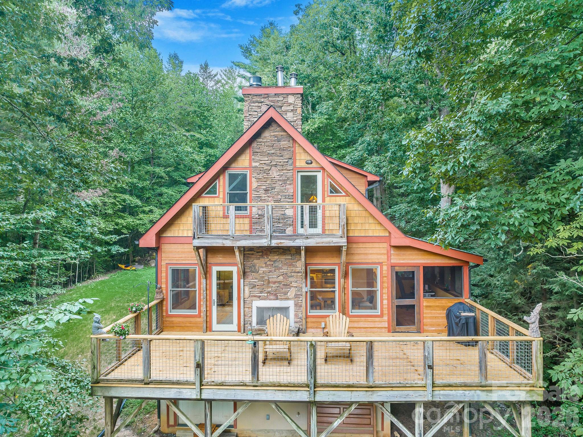 553 River Bend Drive — Mars Hill