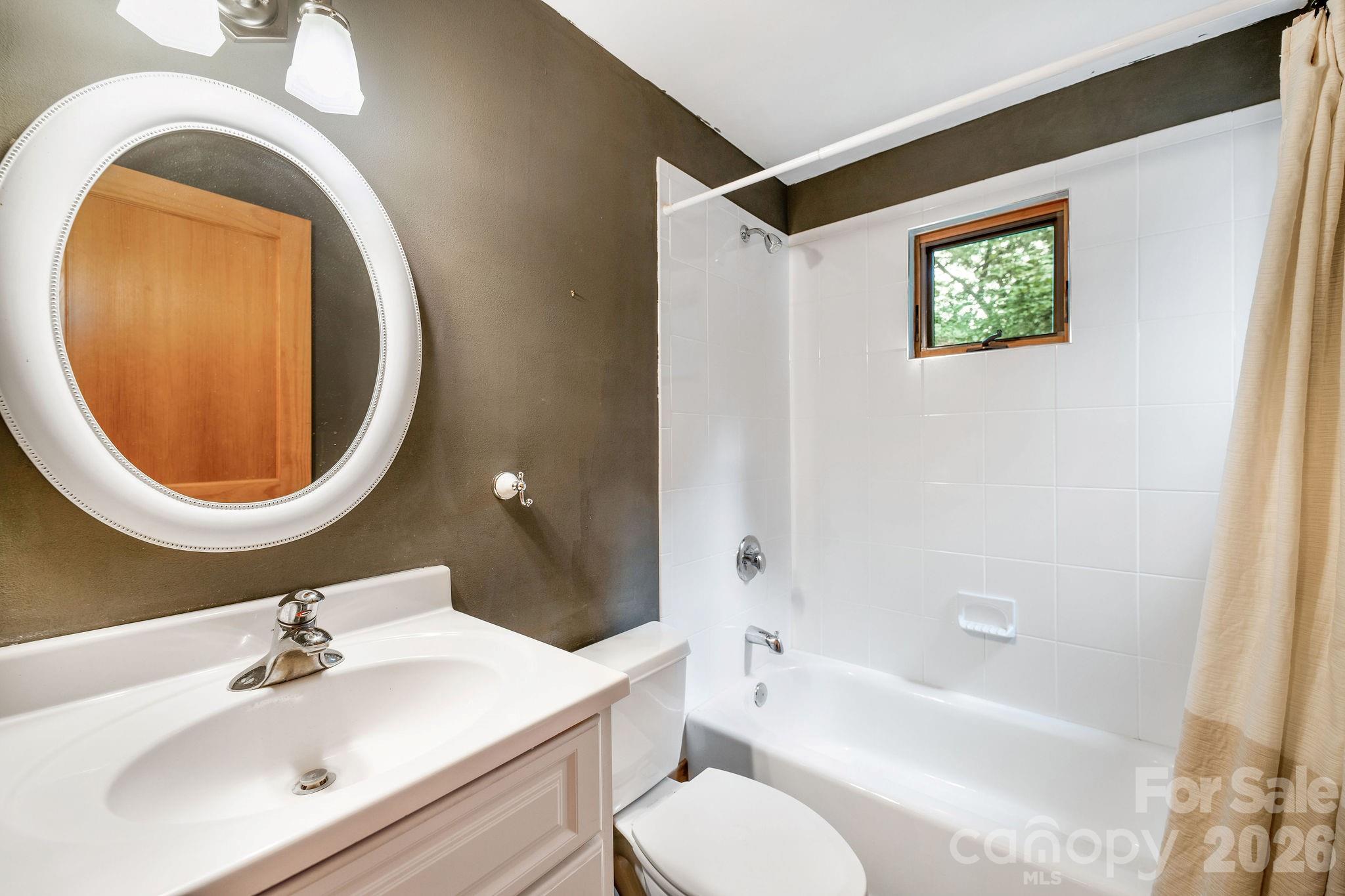 553 River Bend Drive — Mars Hill