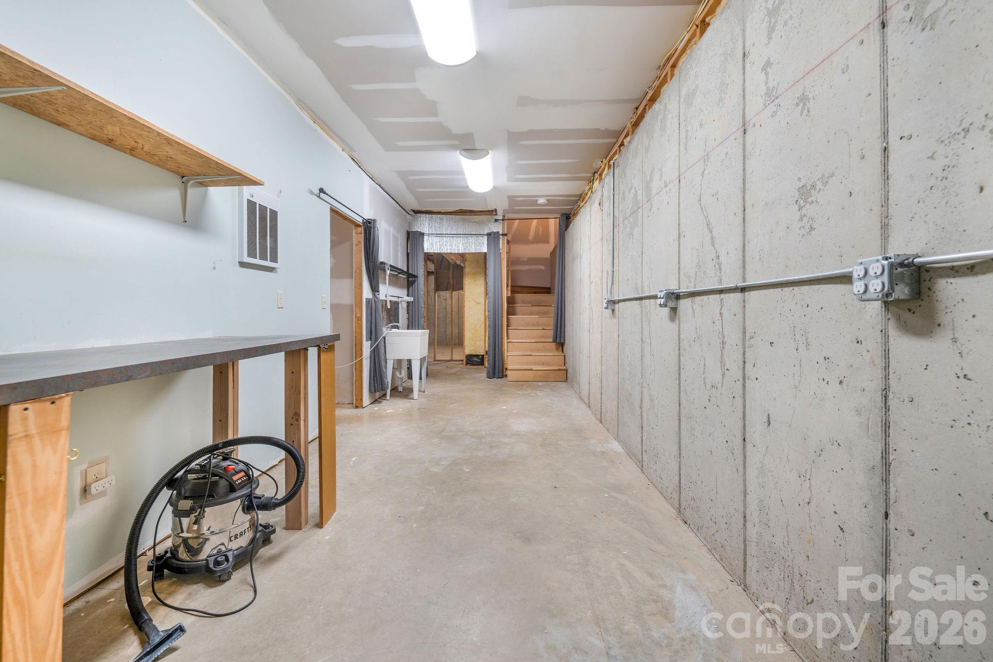 553 River Bend Drive — Mars Hill