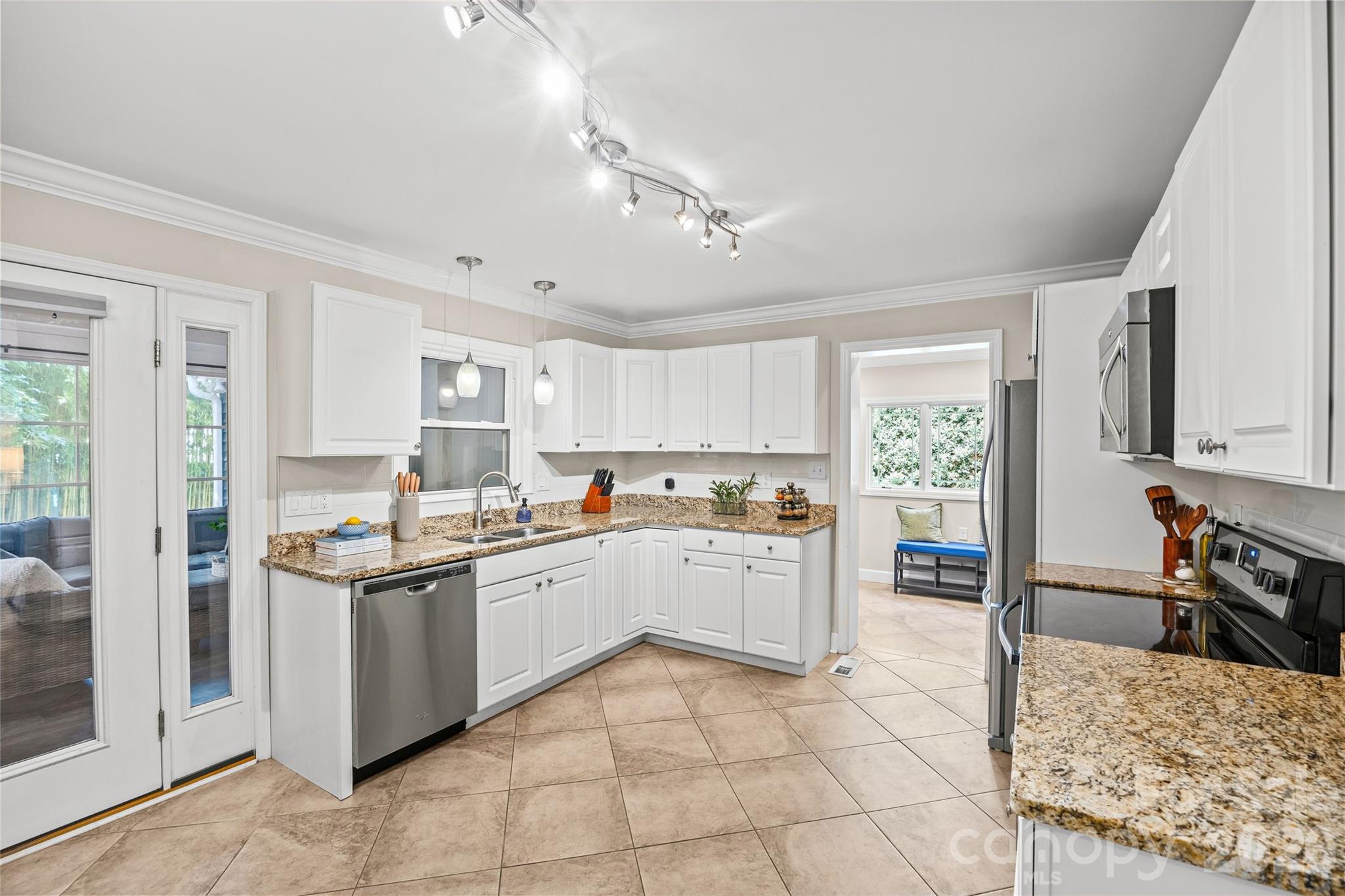 7400 Thorncliff Drive — Charlotte
