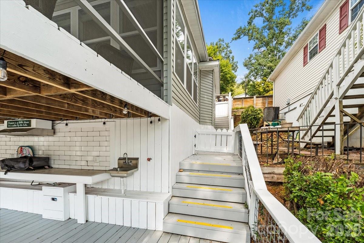 113 Clubhouse Drive Extension — New London