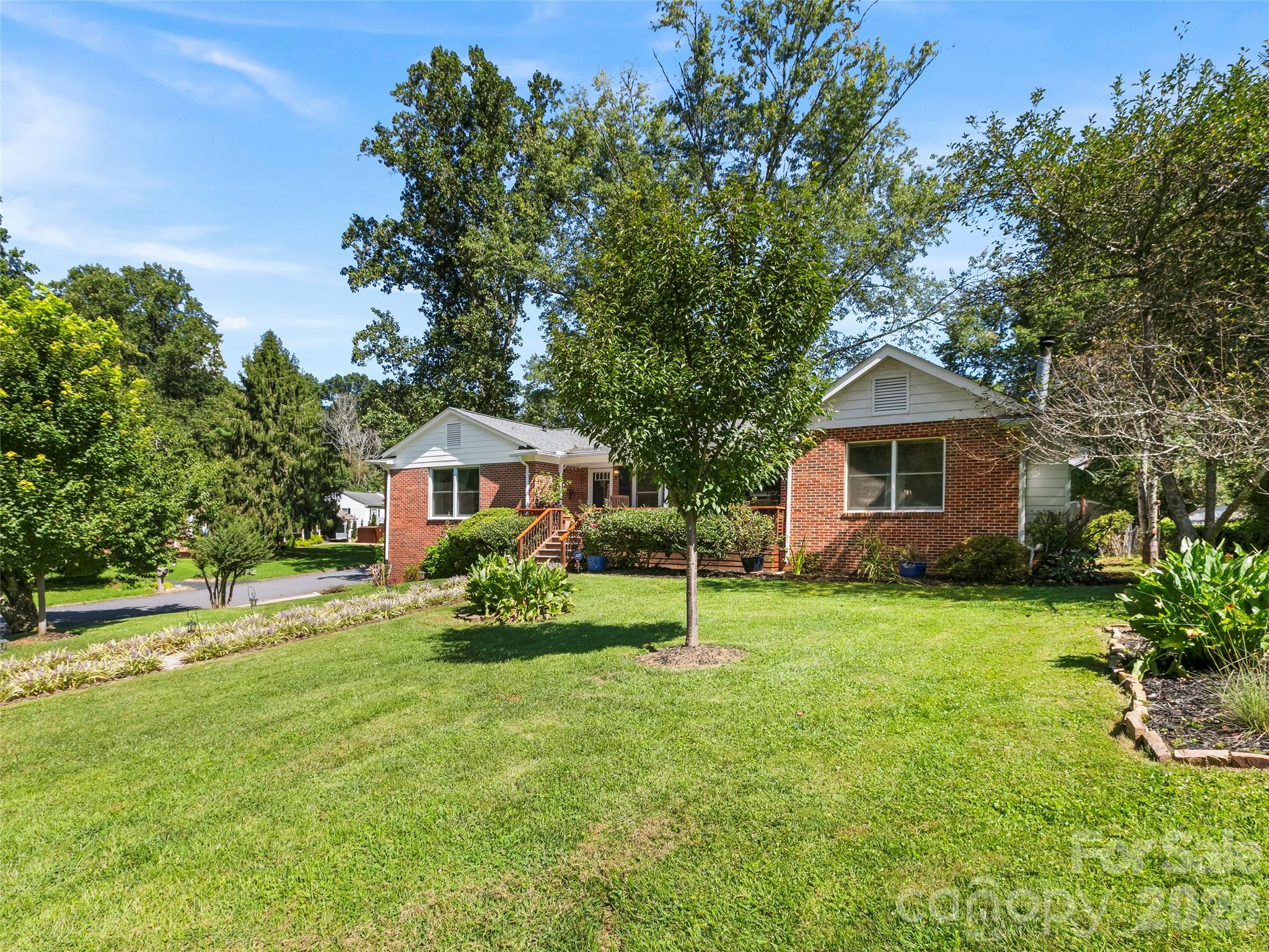 101 Castlerock Drive — Asheville