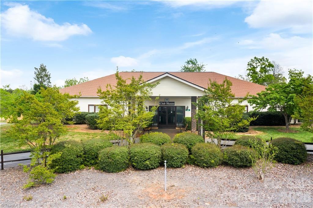 160 Grand View Drive — New London