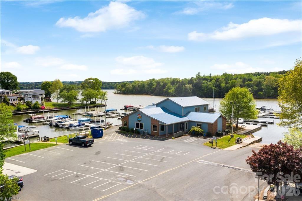 160 Grand View Drive — New London