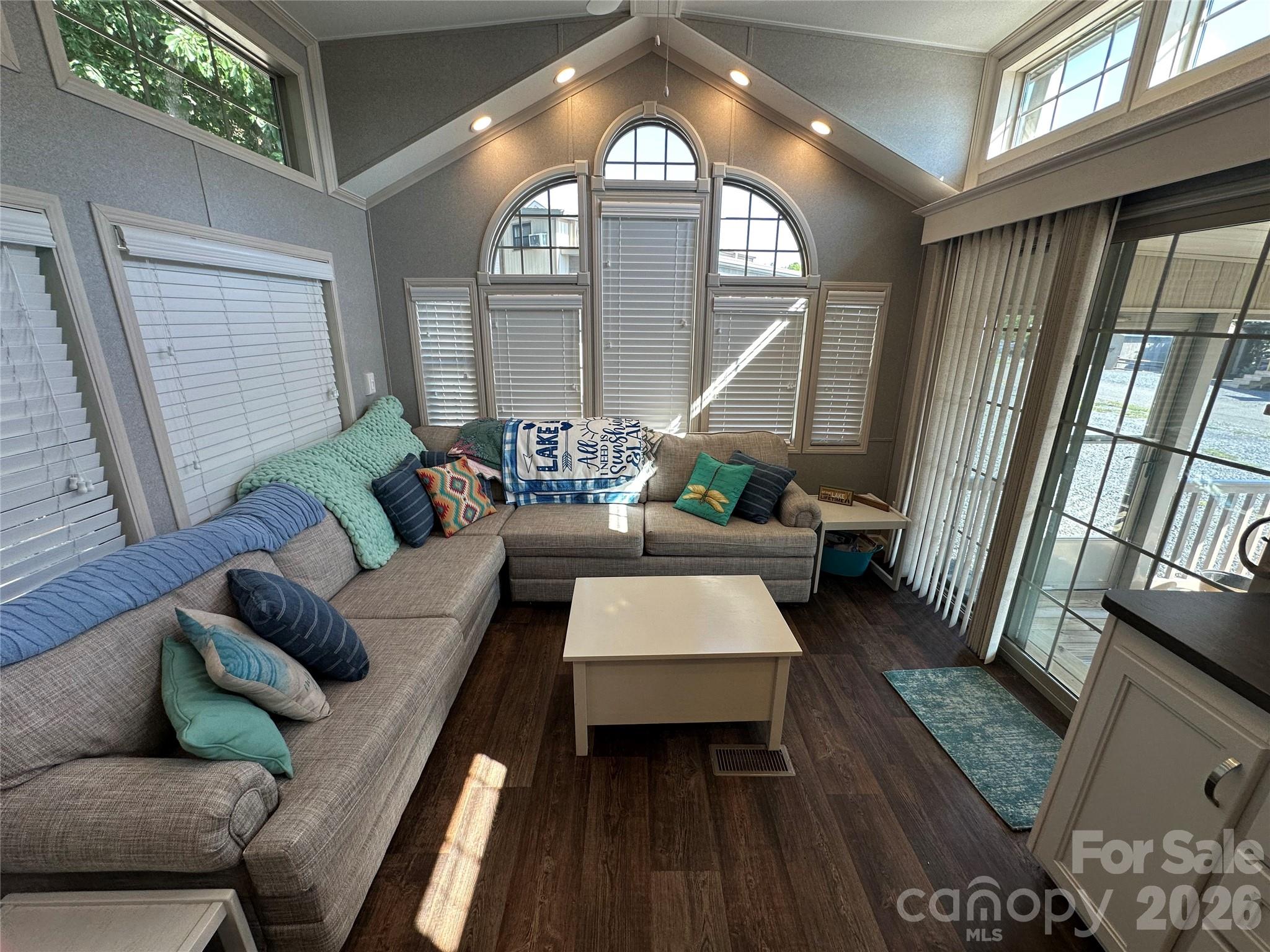 160 Grand View Drive — New London