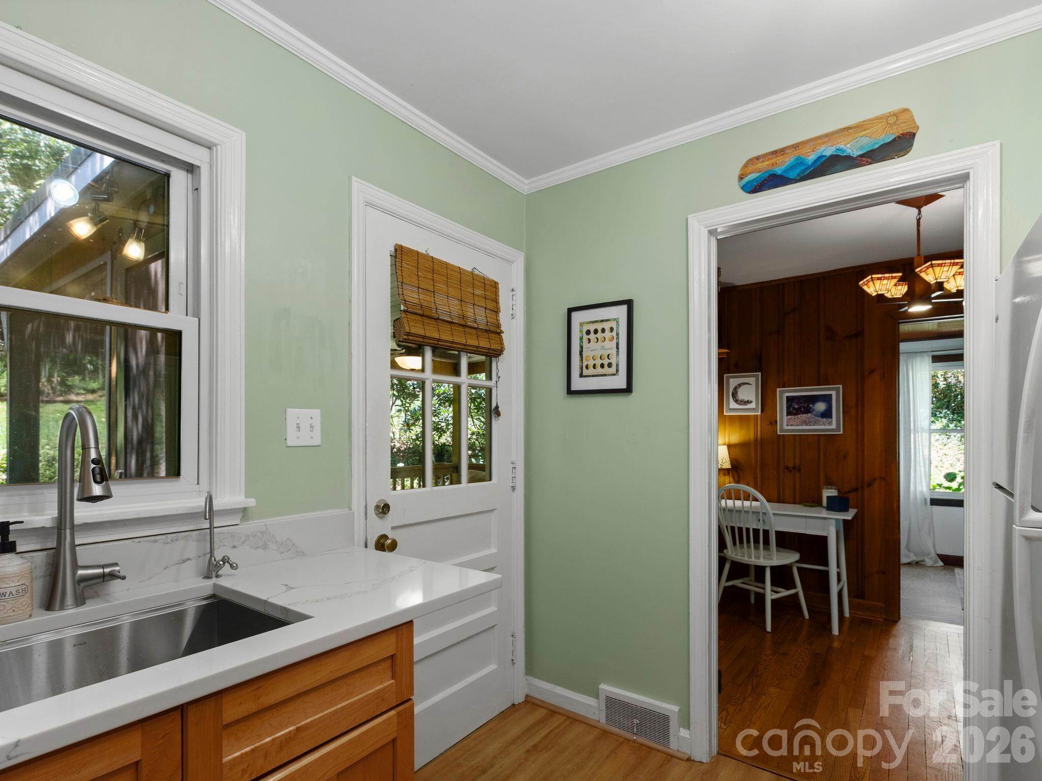 28 Arthur Road — Asheville
