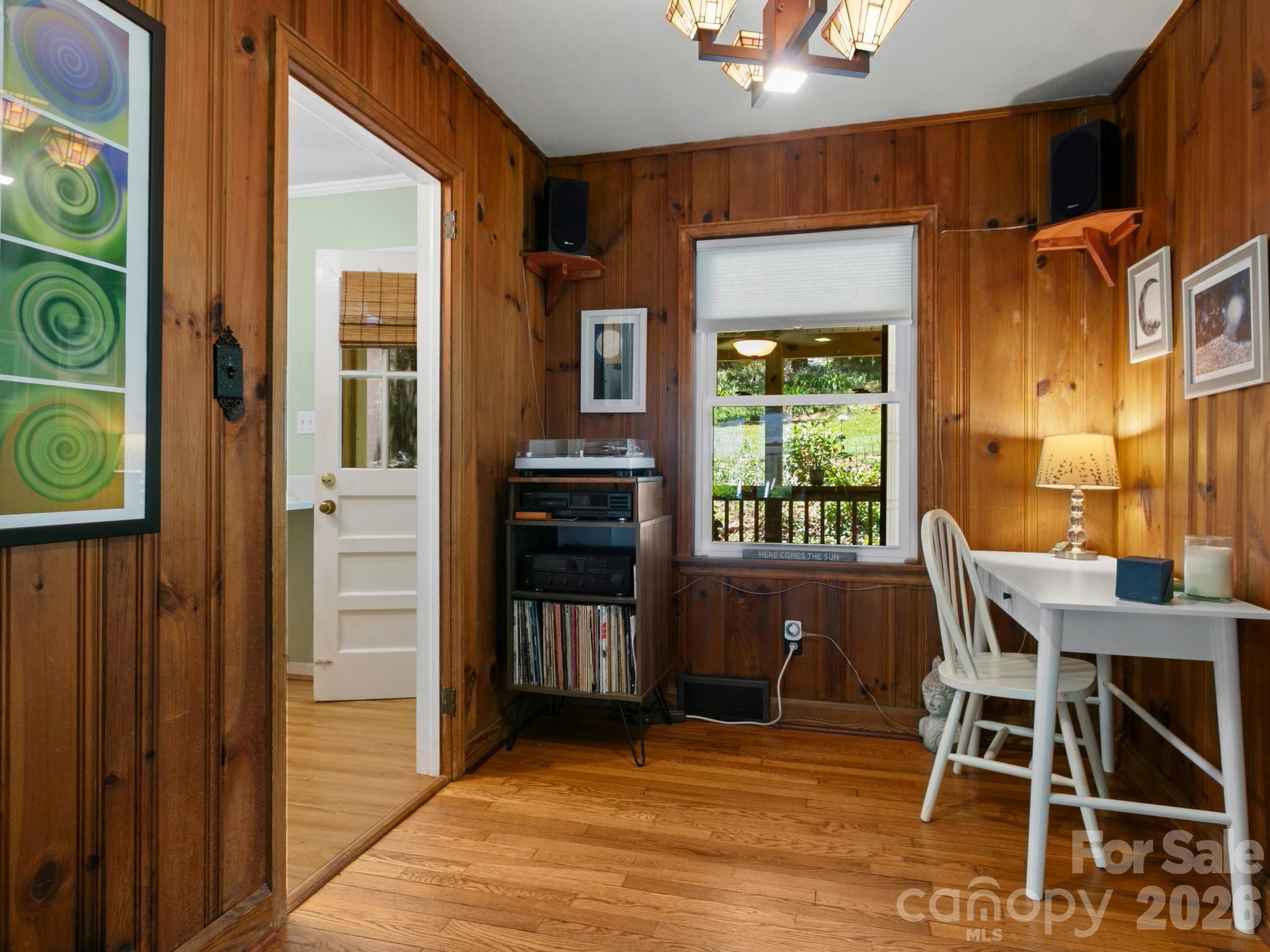 28 Arthur Road — Asheville