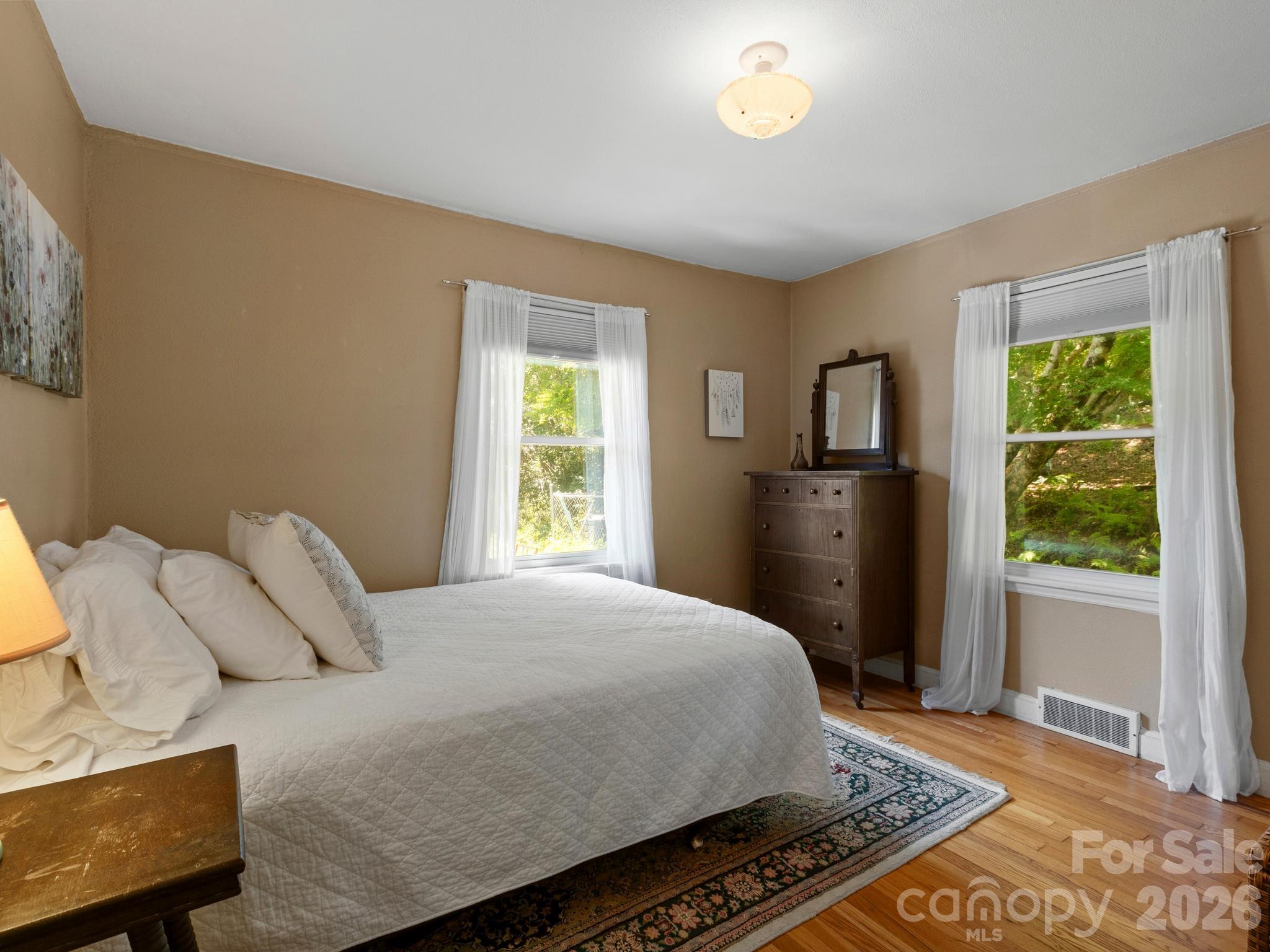 28 Arthur Road — Asheville
