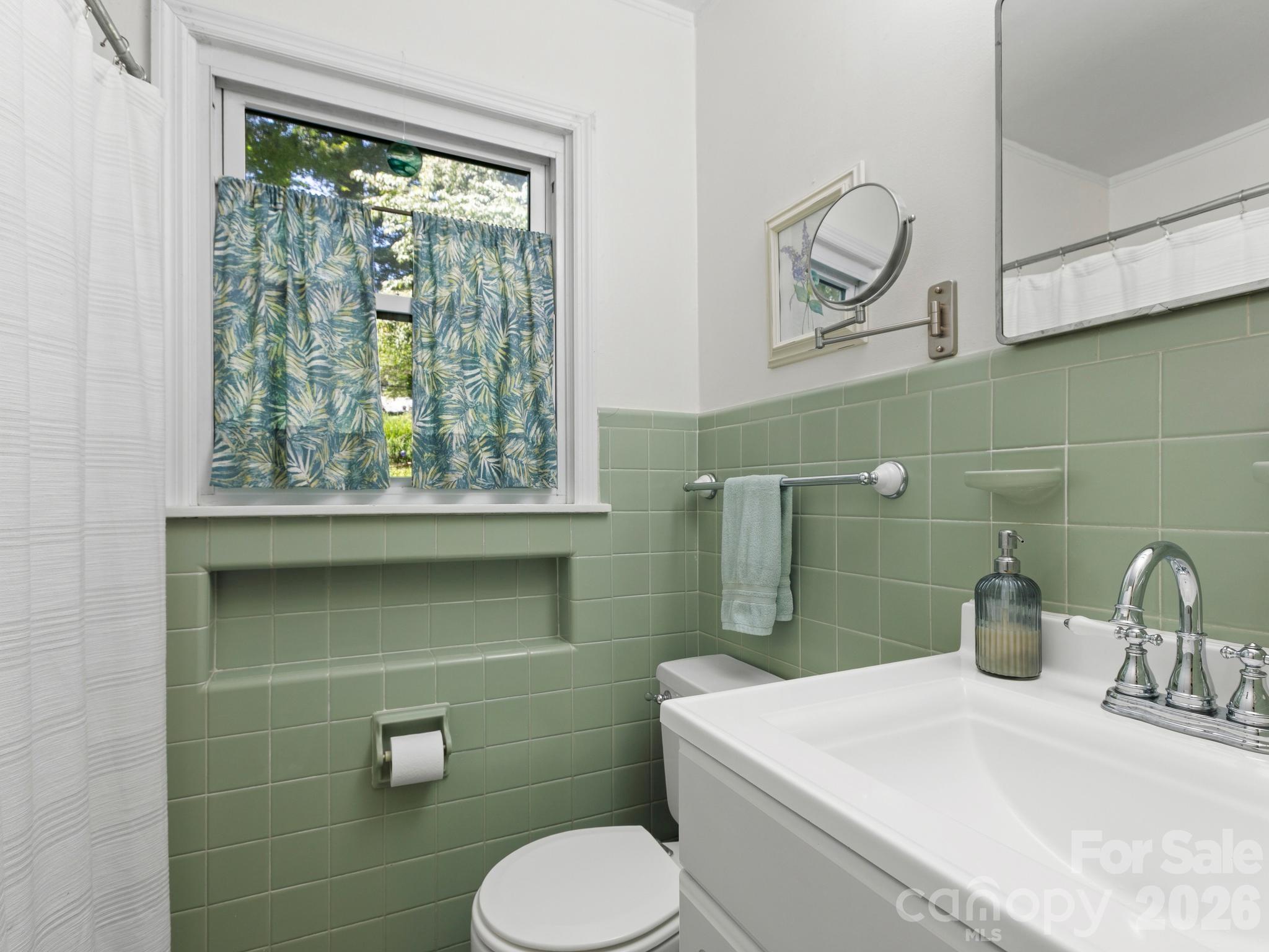 28 Arthur Road — Asheville
