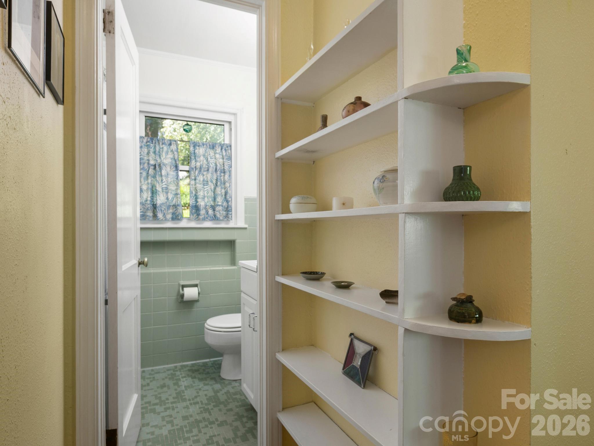 28 Arthur Road — Asheville