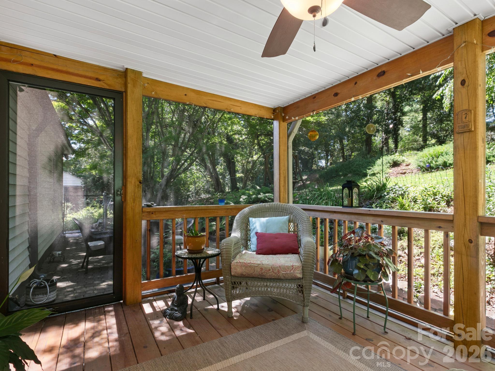 28 Arthur Road — Asheville