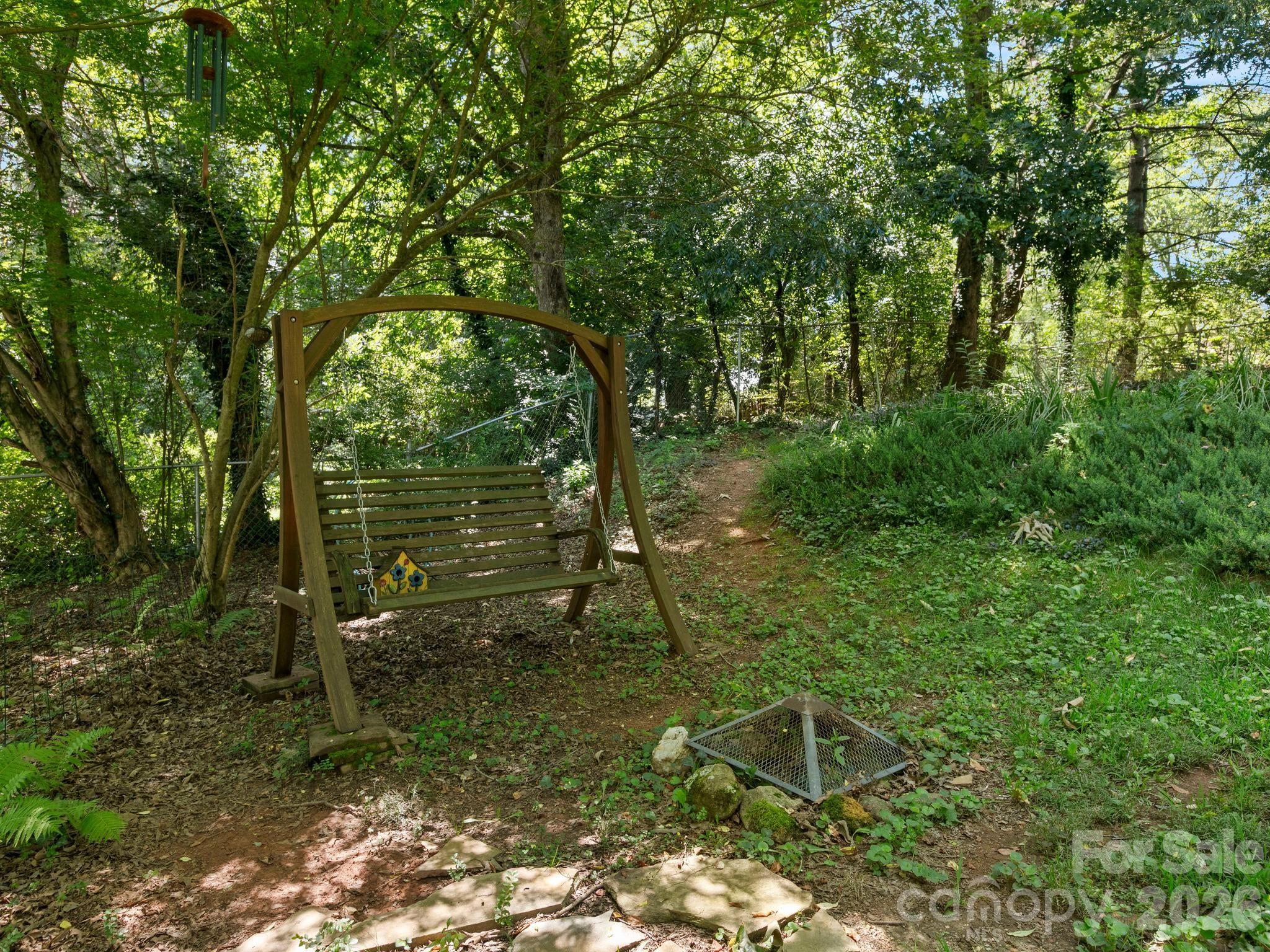 28 Arthur Road — Asheville