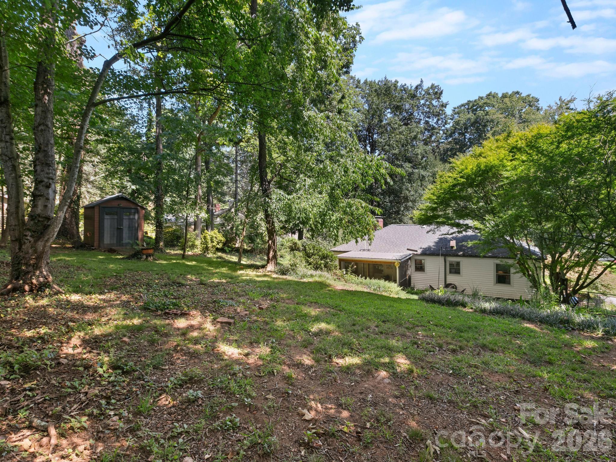 28 Arthur Road — Asheville