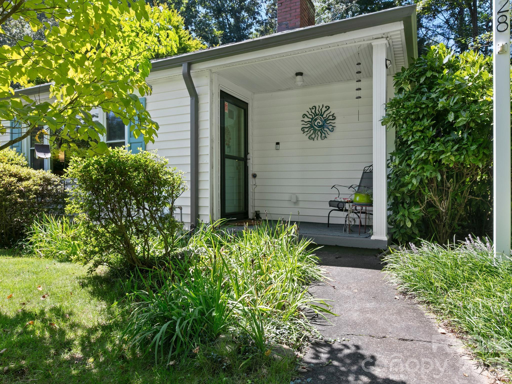 28 Arthur Road — Asheville