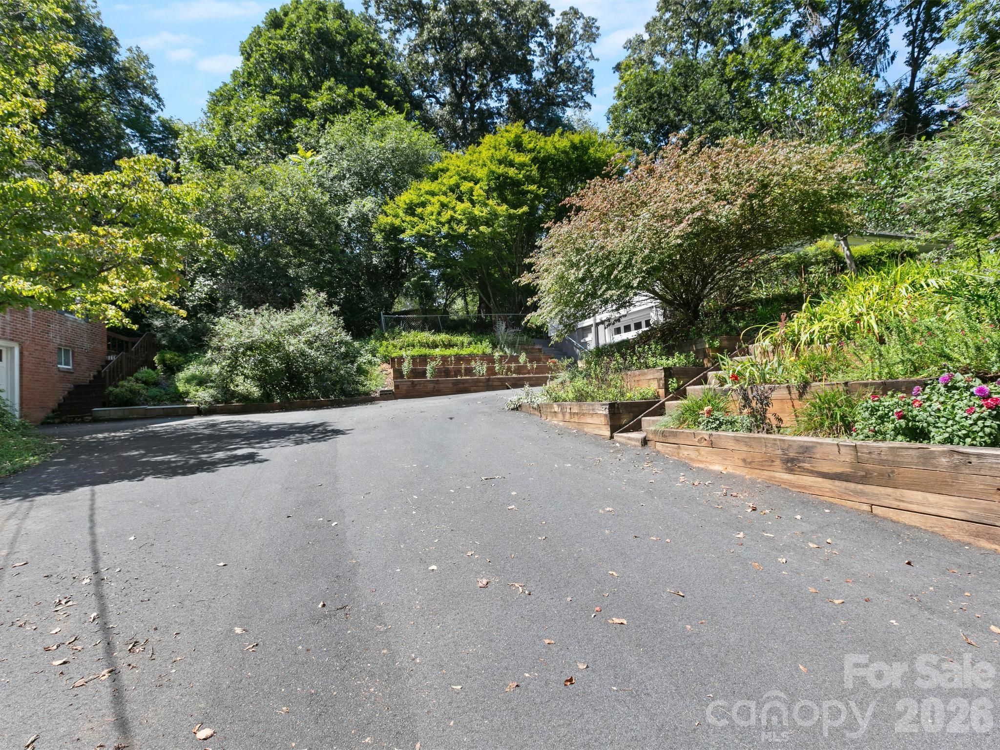 28 Arthur Road — Asheville