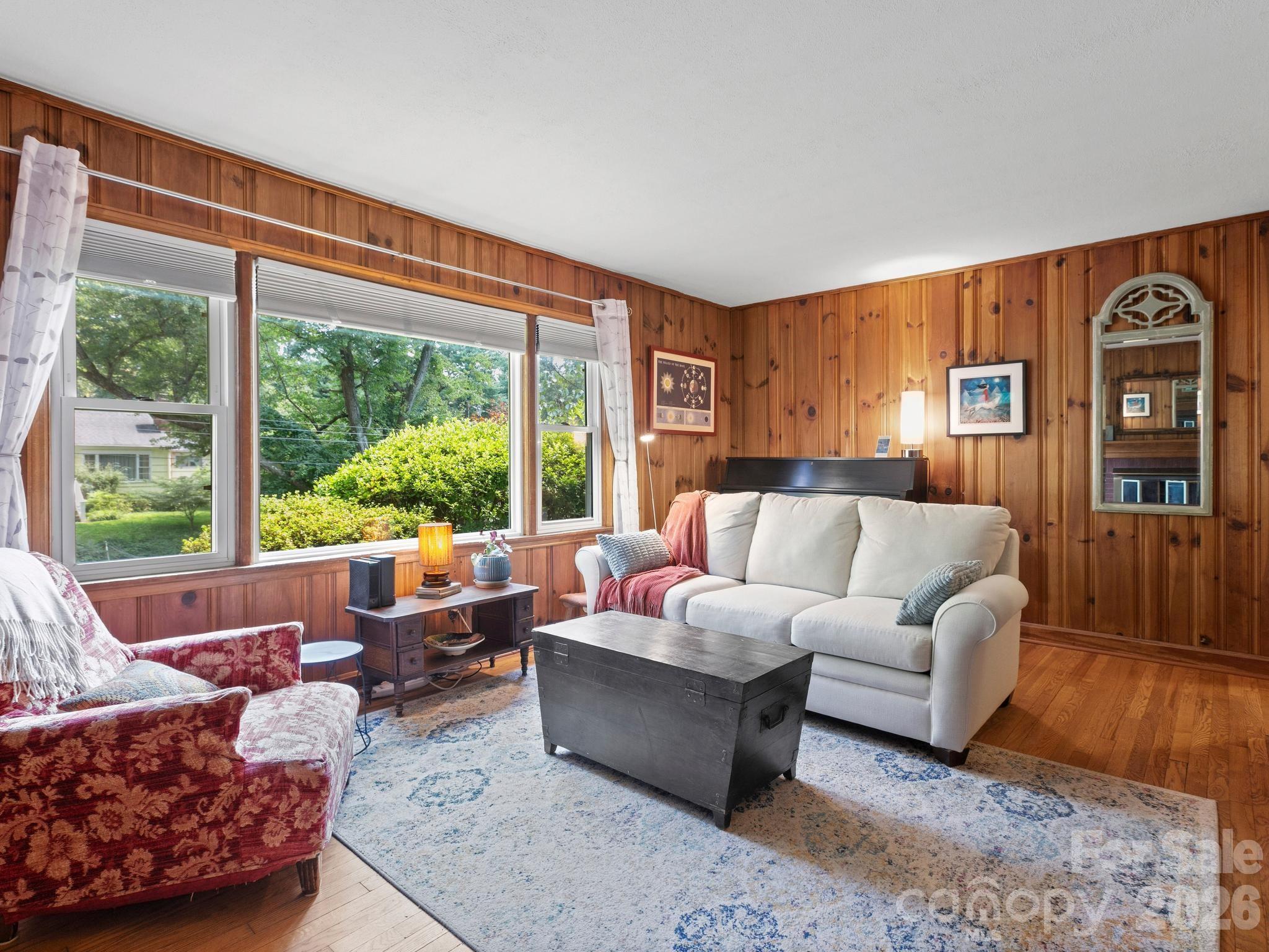 28 Arthur Road — Asheville