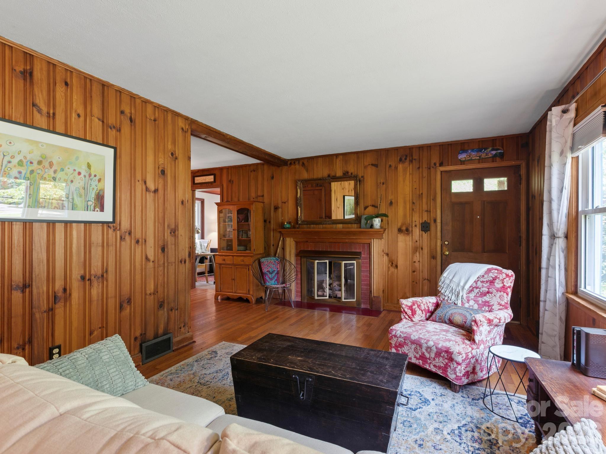 28 Arthur Road — Asheville