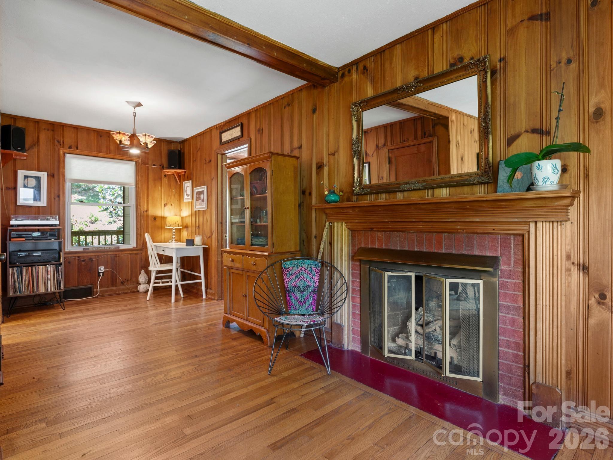 28 Arthur Road — Asheville